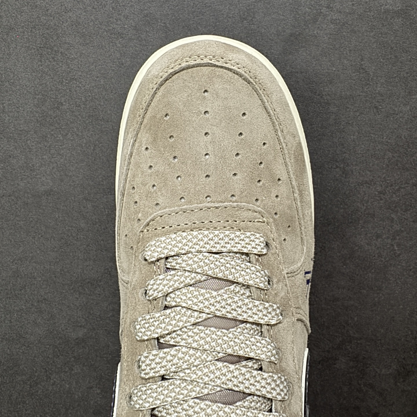 图片[8]-【定制版】Nike Air Force 1 \’07 Low LV联名 灰蓝猪八革 空军一号低帮休闲板鞋 KL1688-004  #原楦头原纸板 原装鞋盒 定制五金配件 内置全掌气垫 原厂鞋底  尺码：36 36.5 37.5 38 38.5 39 40 40.5 41 42 42.5 43 44 44.5 45 编码：HXSB310320-选品中心