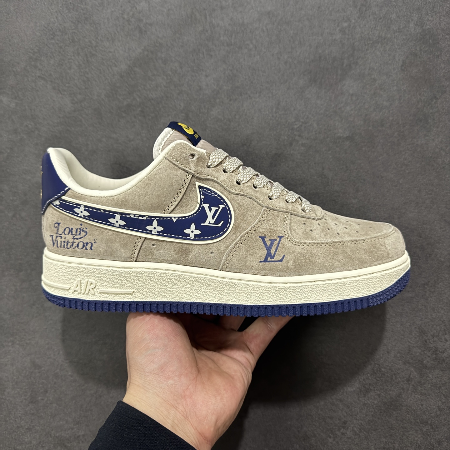 NO:690424,Local support store [customized version] Nike Air Force 1 '07 Low LV co-branded gray blue pig leather Air Force 1 low-top casual sneakers KL1688-004 #original last original cardboard Original shoe box Customized hardware accessories Built-in full-length air cushion Original sole Size 36 36.5 37.5 38 38.5 39 40 40.5 41  42 42.5 43 44 44.5 45 Coding: HXSB310320,,louis vuitton19860909本地 支持放店【定制版】Nike Air Force 1 '07 Low LV联名 灰蓝猪八革 空军一号低帮休闲板鞋 KL1688-004 #原楦头原纸板 原装鞋盒 定制五金配件 内置全掌气垫 原厂鞋底 尺码36 36.5 37.5 38 38.5 39 40 40.5 41 42 42.5 43 44 44.5 45 编码:HXSB310320,,louis vuitton,Men's shoes