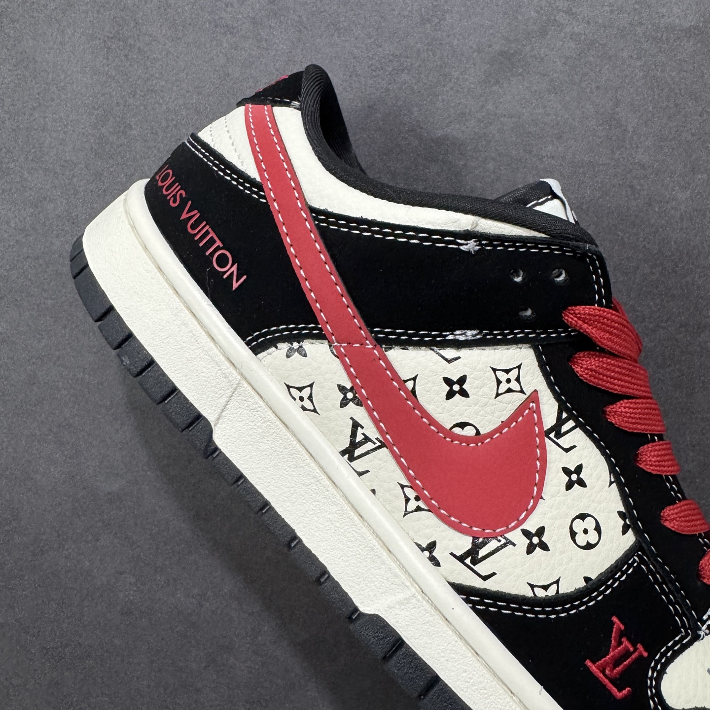 Nike SB Dunk Low “LV联名——印花米黑红” 高端定制 低帮休闲板鞋 定制鞋盒 大厂纯原