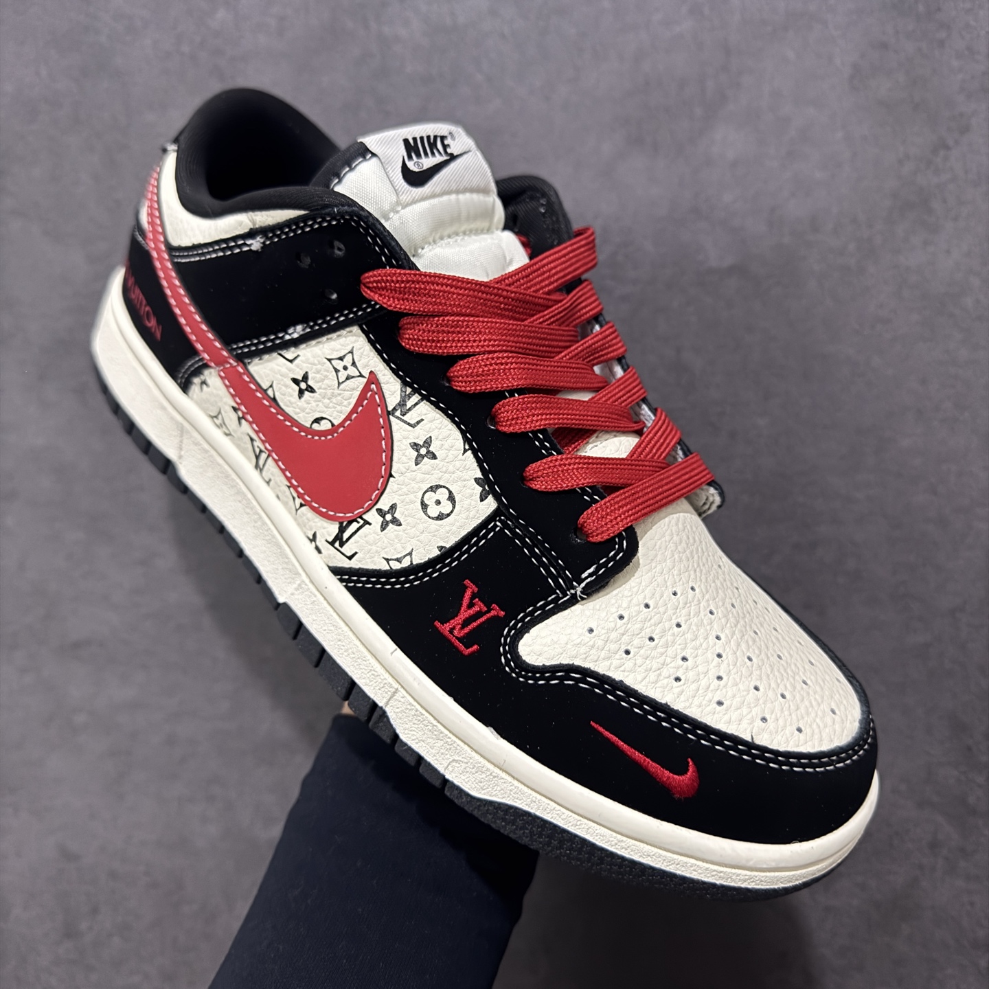 Nike SB Dunk Low “LV联名——印花米黑红” 高端定制 低帮休闲板鞋 定制鞋盒 大厂纯原