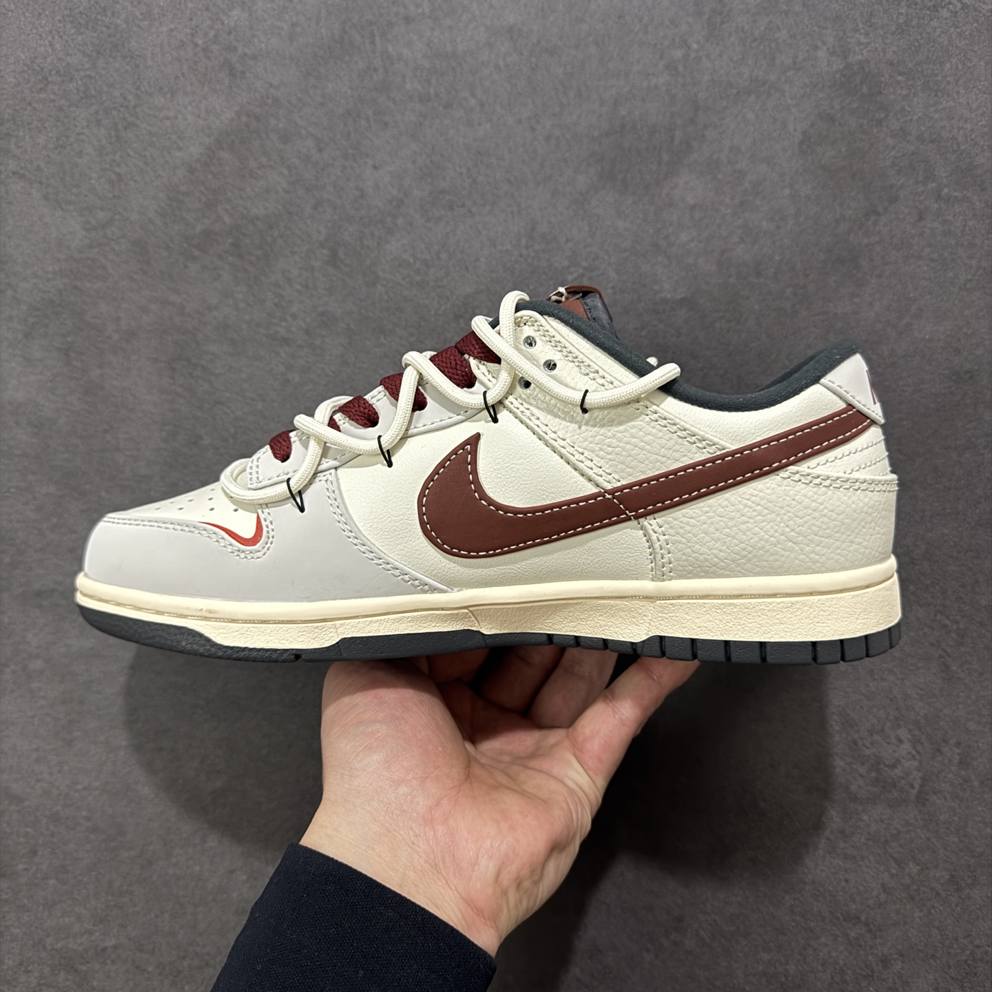 图片[2]-【YC版】Nike SB Dunk Low 绑带 低帮休闲板鞋 IM6670-202 午马纳福  #定制鞋盒 超高清洁度 皮料切割干净无任何毛边 细节完美   尺码：40 40.5 41 42 42.5 43 44 44.5 45 46 编码：HXSB330340-选品中心
