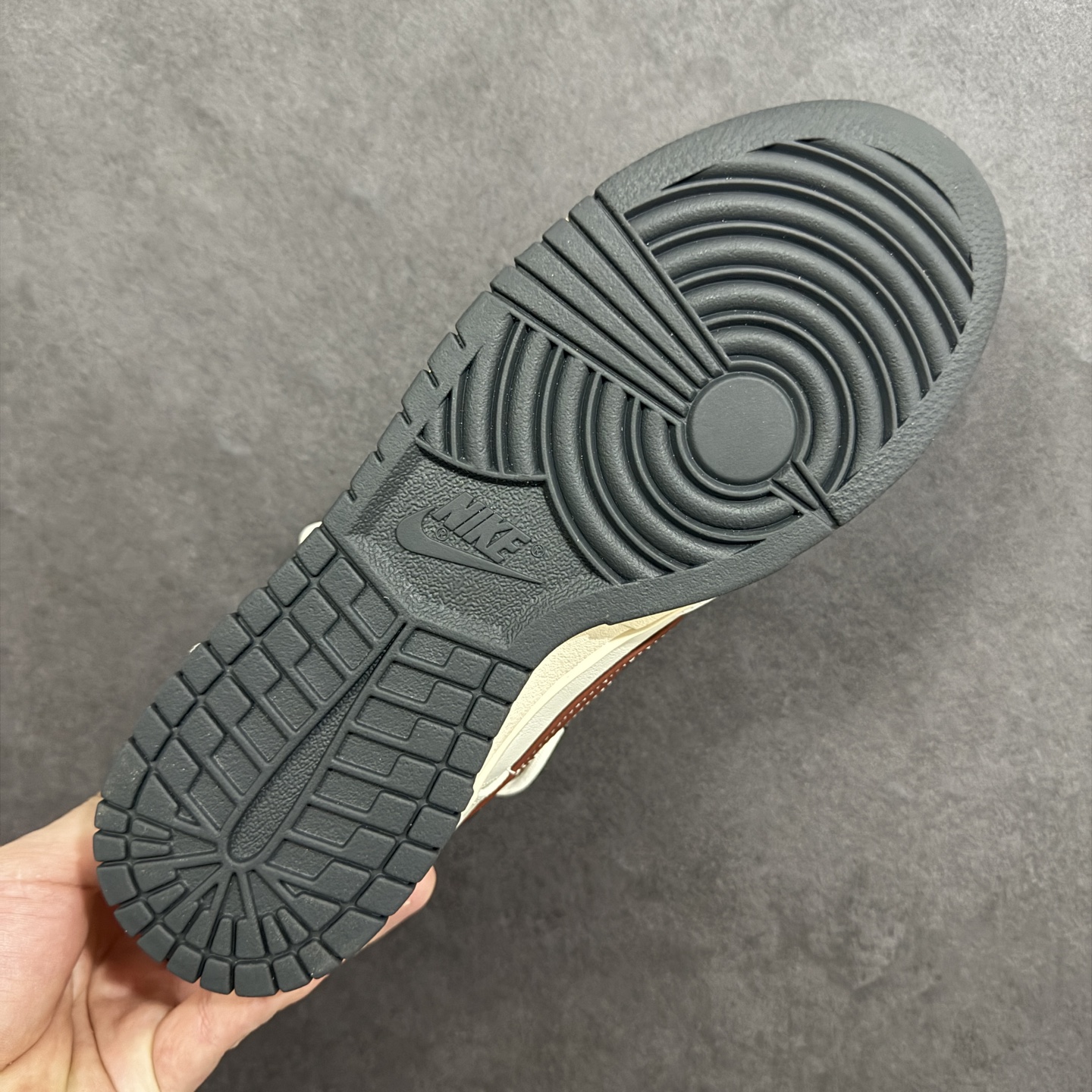 图片[9]-【YC版】Nike SB Dunk Low 绑带 低帮休闲板鞋 IM6670-202 午马纳福  #定制鞋盒 超高清洁度 皮料切割干净无任何毛边 细节完美   尺码：40 40.5 41 42 42.5 43 44 44.5 45 46 编码：HXSB330340-选品中心