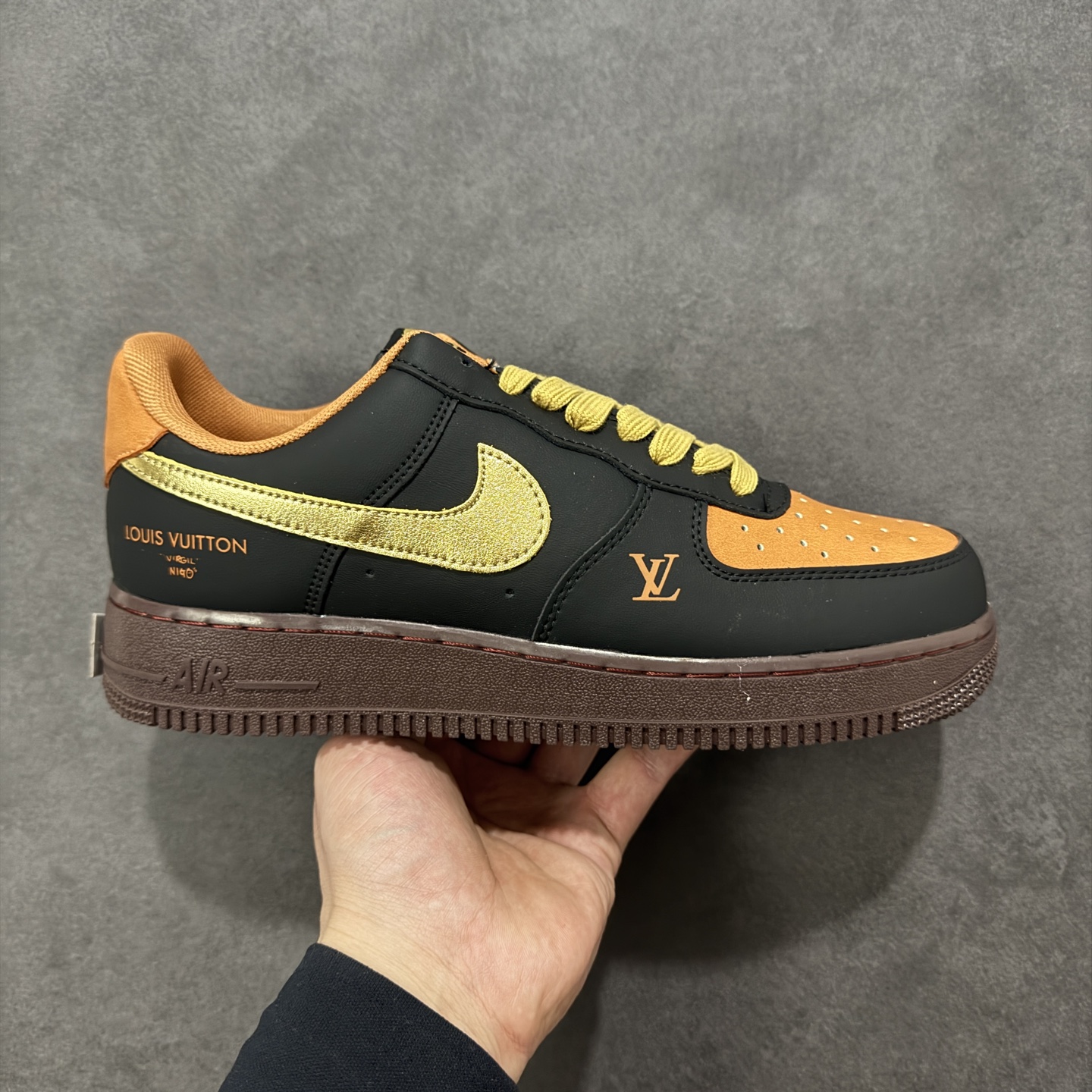 NO:690408,Local store support [Customized version] NIke Air Force 1 '07 Low 'Limited to the Year of the Horse - Dark Red Gold' Air Force 1 low-top sneakers, casual shoes, first layer of leather, folding sewing machine, difficult process, original last and original cardboard, high-end customized shoe box, original sole, ultra-high cleanliness, perfect details, item number FV3694-101 Size36 36.5 37.5 38 38.5  39 40 40.5 41 42 42.5 43 44 44.5 45 Coding: HXSB310320,,sneakers19860909本地 支持放店【定制版】NIke Air Force 1 '07 Low “马年限定--玄黑赤金” 空军一号低帮 运动鞋 休闲鞋 头层皮 折边针车 工艺难度大 原楦头原纸板 高端定制鞋盒 原厂鞋底 超高清洁度 细节完美 货号FV3694-101 Size36 36.5 37.5 38 38.5 39 40 40.5 41 42 42.5 43 44 44.5 45 编码:HXSB310320,,sneakers,Men's shoes