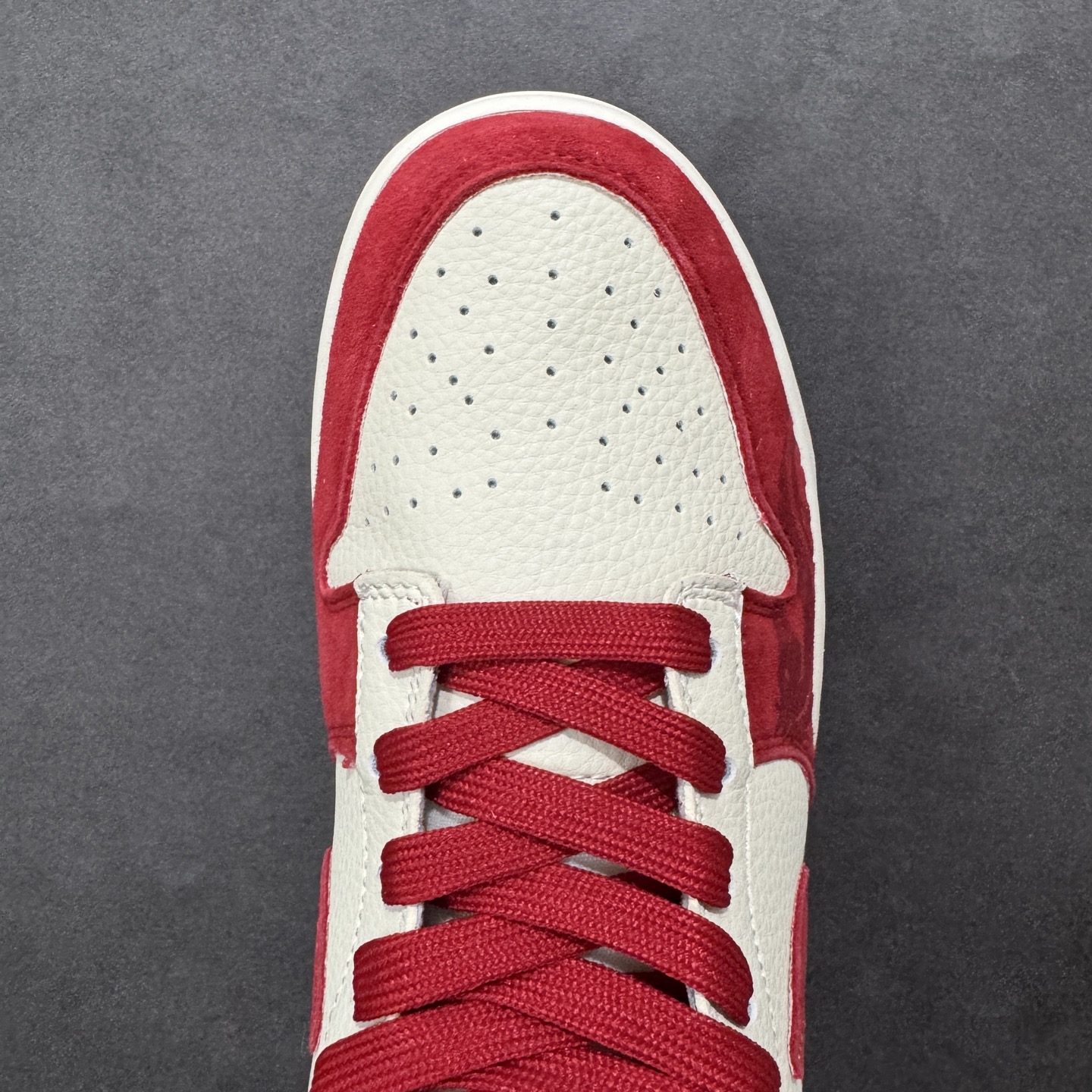 图片[8]-【定制版】Nike SB Dunk Low“ 马年限定——白红金祥云” 特殊定制材料 高端定制 低帮休闲板鞋 定制鞋盒 大厂纯原品质出货 超高清洁度 皮料切割干净无任何毛边 细节完美 货号： SD8888-008 尺码： 36 36.5 37.5 38 38.5 39 40 40.5 41 42 42.5 43 44 44.5 45-选品中心