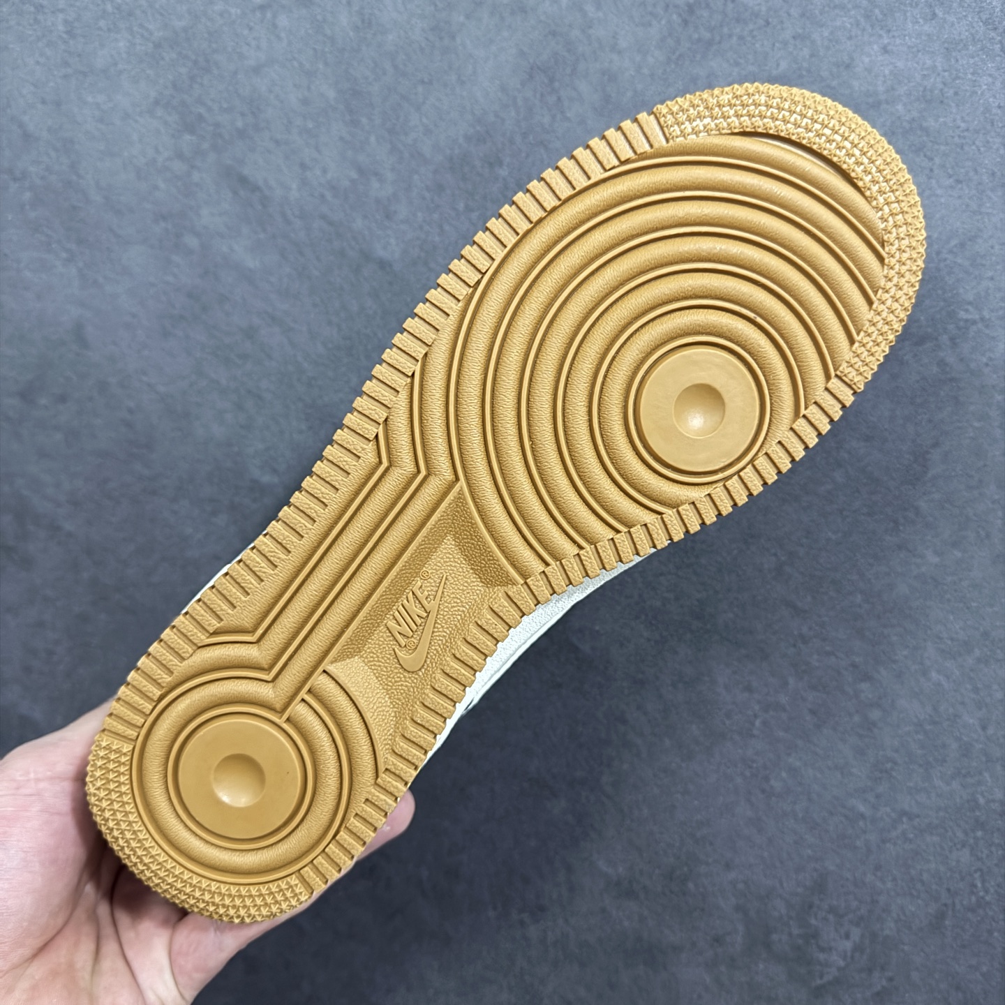 图片[9]-【定制版】NIke Air Force 1 \’07 Low 空军一号低帮 运动鞋 休闲鞋 折边针车 工艺难度大 原楦头原纸板 原装鞋盒 定制五金配件 内置全掌气垫 原厂鞋底 货号：IH0587-700 尺码：36 36.5 37.5 38 38.5 39 40 40.5 41 42 42.5 43 44 44.5 45 编码：HXSB310320-选品中心