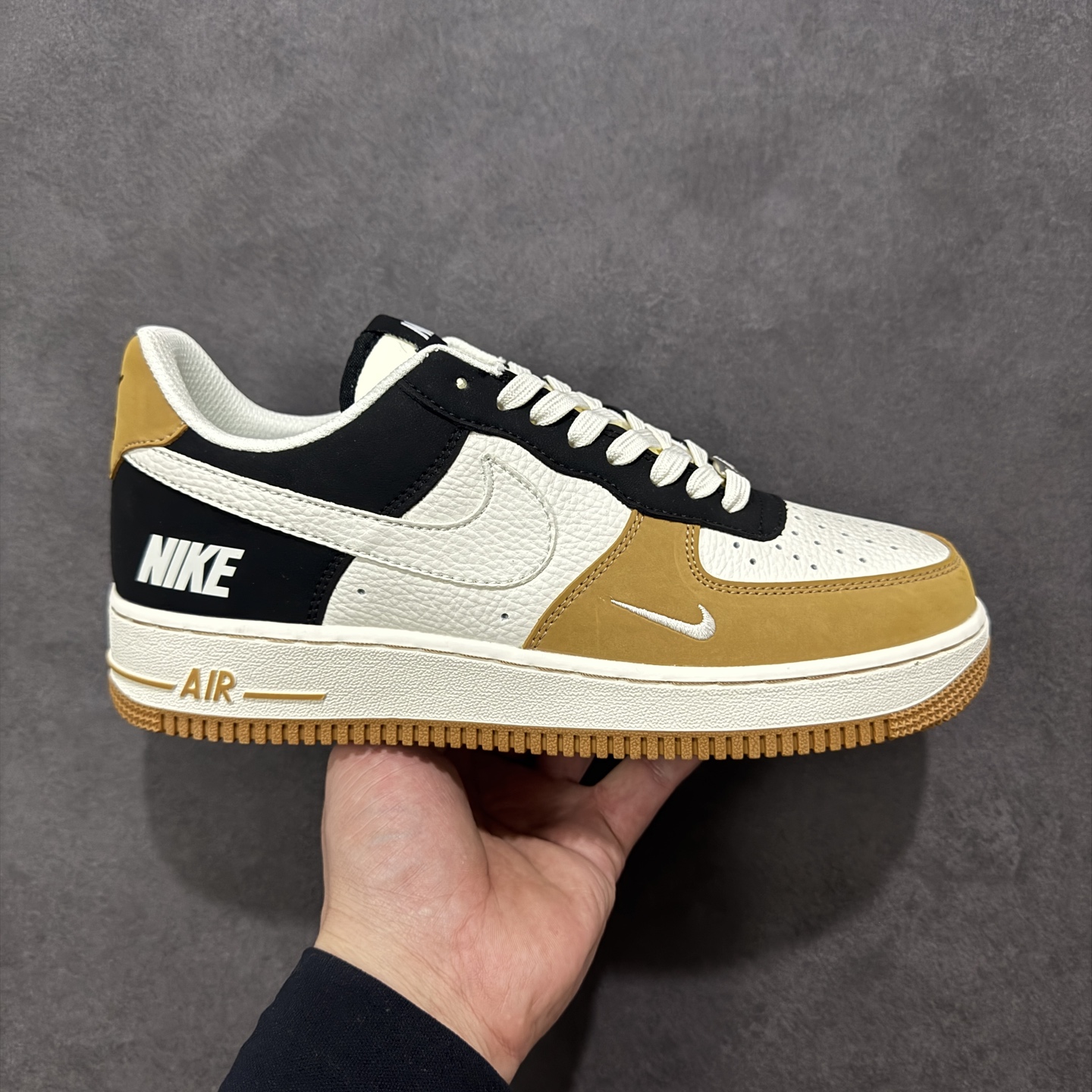 NO:690402,Local store support [Customized version] NIke Air Force 1 '07 Low Air Force 1 low-top sports shoes casual shoes hemming sewing machine difficult process original last original cardboard original shoe box customized hardware accessories built-in full-length air cushion original sole Item number: IH0587-700 Size36 36.5 37.5 38 38.5 39 40 40.5  41 42 42.5 43 44 44.5 45 Coding: HXSB310320,,sneakers19860909本地 支持放店【定制版】NIke Air Force 1 '07 Low 空军一号低帮 运动鞋 休闲鞋 折边针车 工艺难度大 原楦头原纸板 原装鞋盒 定制五金配件 内置全掌气垫 原厂鞋底 货号:IH0587-700 Size36 36.5 37.5 38 38.5 39 40 40.5 41 42 42.5 43 44 44.5 45 编码:HXSB310320,,sneakers,Men's shoes