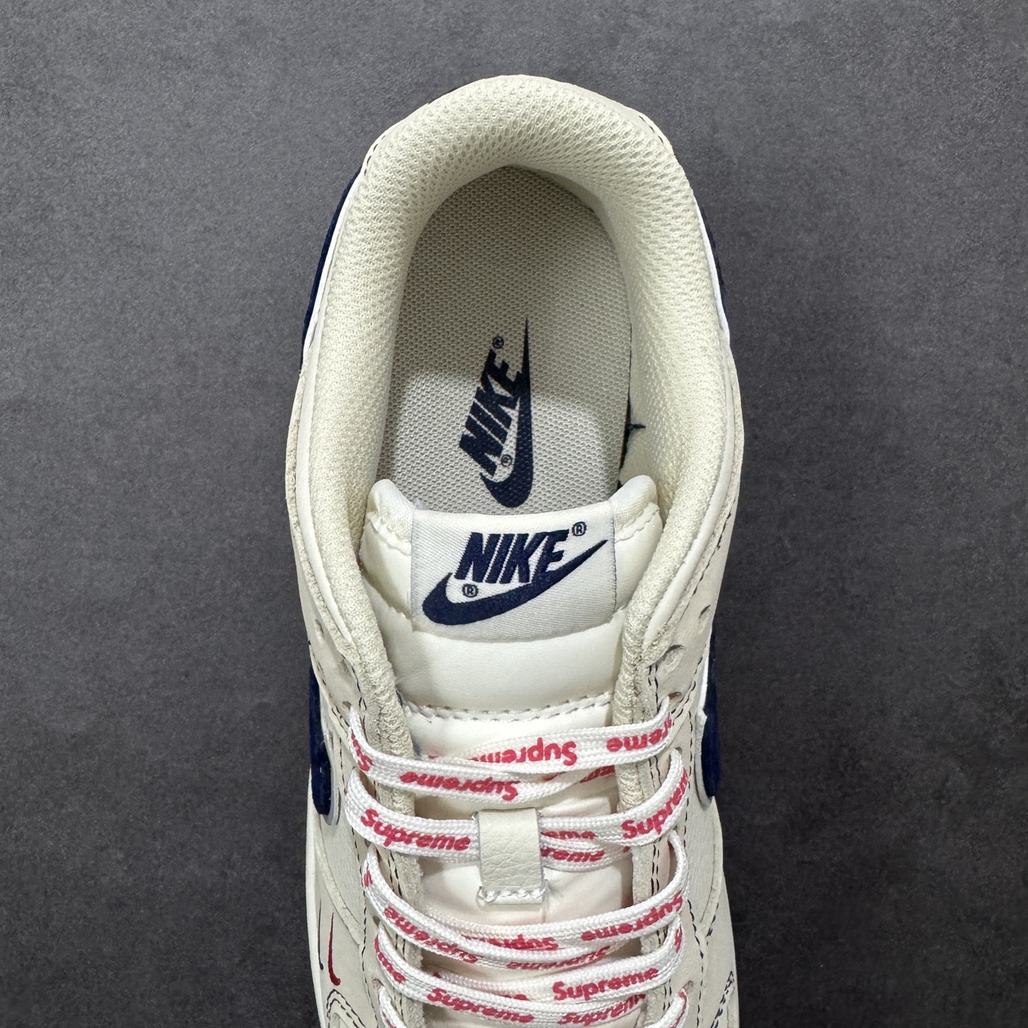 图片[7]-【定制版】Nike SB Dunk Low“ Supreme联名—米蓝头层皮” 周年高端定制 低帮休闲板鞋 定制鞋盒 大厂纯原品质出货 超高清洁度 皮料切割干净无任何毛边 细节完美 货号：DN3168-019 尺码：36 36.5 37.5 38 38.5 39 40 40.5 41 42 42.5 43 44 44.5 45-选品中心