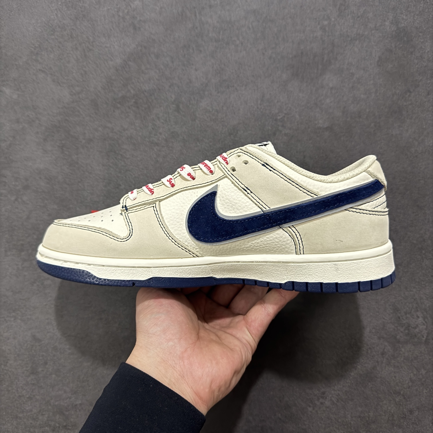 图片[2]-【定制版】Nike SB Dunk Low“ Supreme联名—米蓝头层皮” 周年高端定制 低帮休闲板鞋 定制鞋盒 大厂纯原品质出货 超高清洁度 皮料切割干净无任何毛边 细节完美 货号：DN3168-019 尺码：36 36.5 37.5 38 38.5 39 40 40.5 41 42 42.5 43 44 44.5 45-选品中心