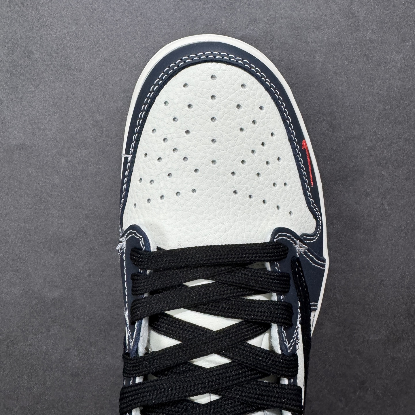 图片[8]-【定制版】Nike Jordan Air Jordan倒勾 “ 斯图西联名——米白蓝红印花” 高端定制 低帮 复古 减震 防滑 耐磨 篮球鞋 定制鞋盒 大厂纯原品质出货 超高清洁度 皮料切割干净无任何毛边 细节完美 货号：JW1188-170 尺码： 36 36.5 37.5 38 38.5 39 40 40.5 41 42 42.5 43 44 44.5 45-选品中心