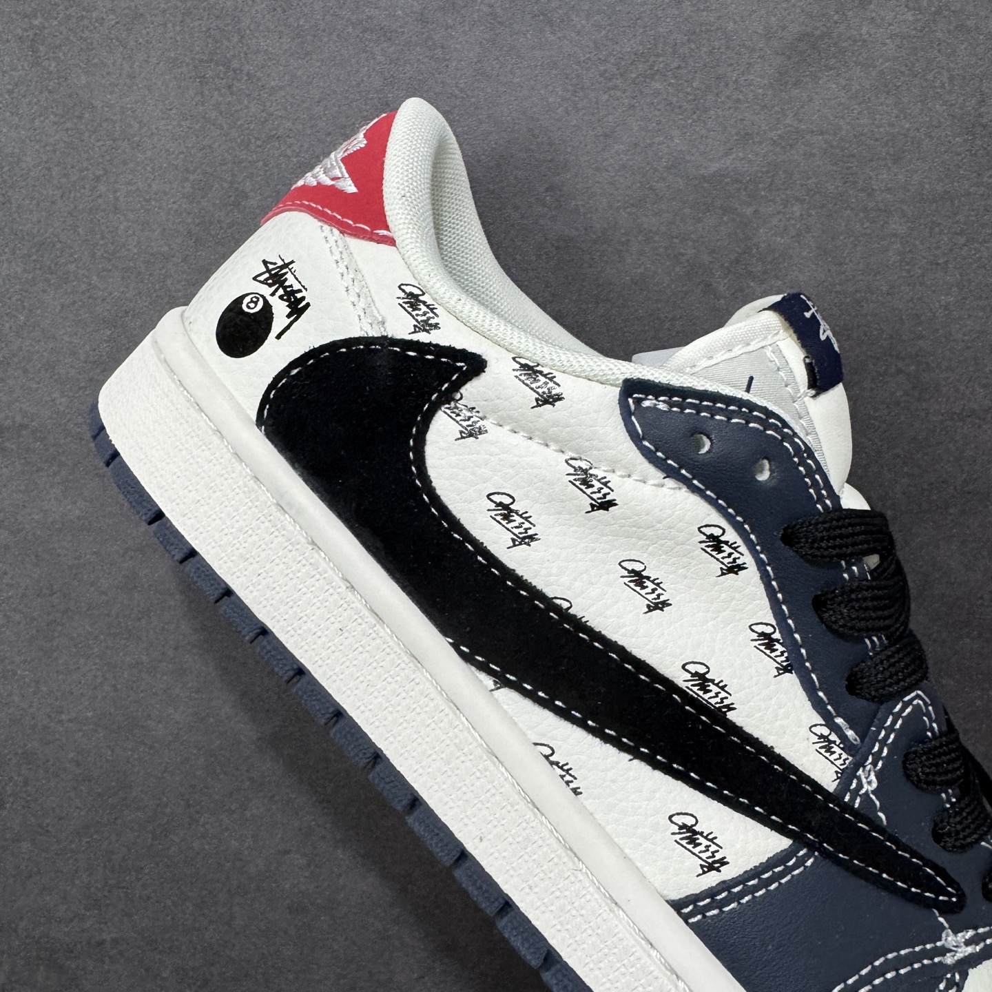 图片[6]-【定制版】Nike Jordan Air Jordan倒勾 “ 斯图西联名——米白蓝红印花” 高端定制 低帮 复古 减震 防滑 耐磨 篮球鞋 定制鞋盒 大厂纯原品质出货 超高清洁度 皮料切割干净无任何毛边 细节完美 货号：JW1188-170 尺码： 36 36.5 37.5 38 38.5 39 40 40.5 41 42 42.5 43 44 44.5 45-选品中心