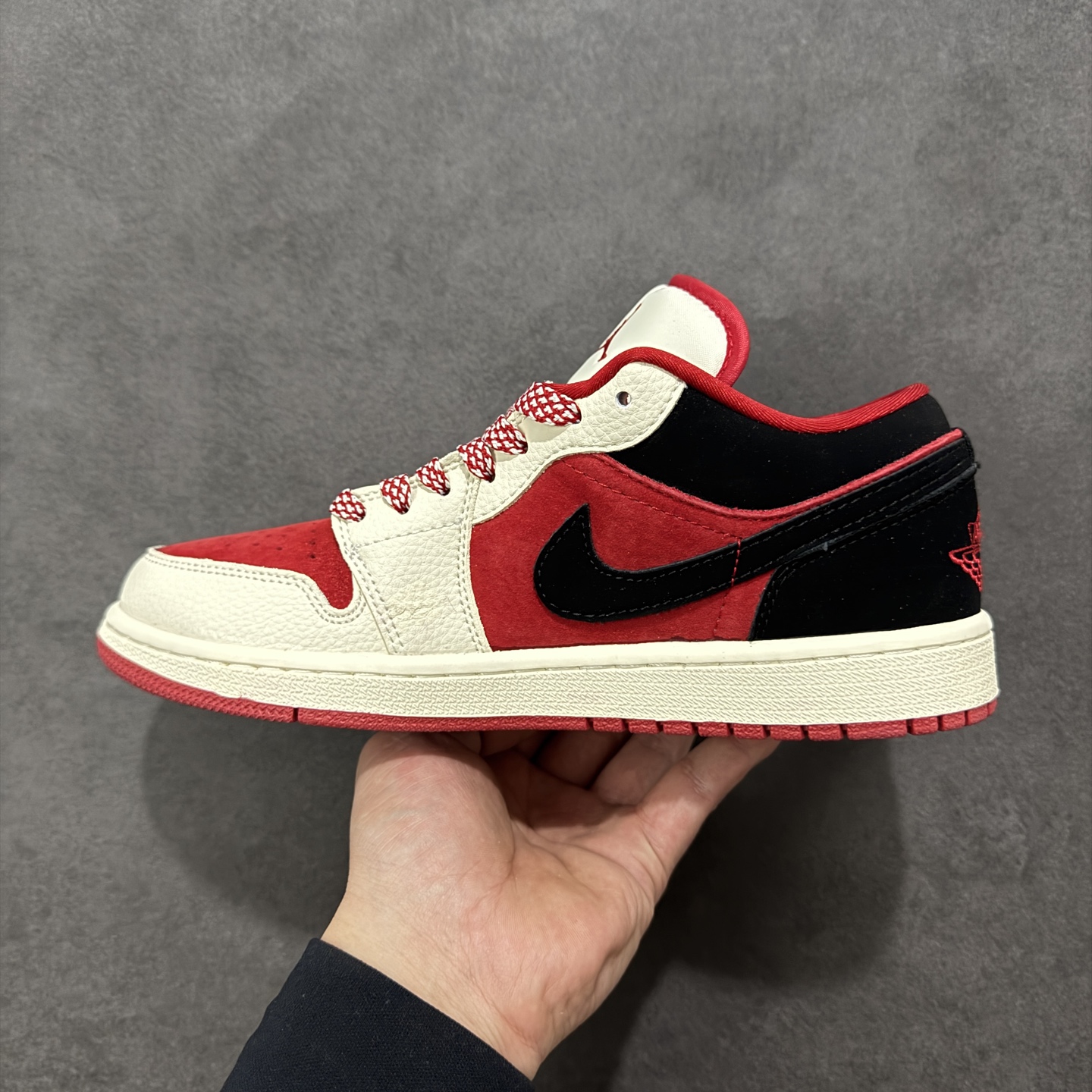 图片[2]-【定制版】Air Jordan 1 Low AJ1 乔1“ 马年限定——黑红” #定制鞋盒 高端定制 低帮休闲板鞋 定制鞋盒 大厂纯原品质出货 超高清洁度 皮料切割干净无任何毛边 细节完美 货号： LD8888-013 尺码： 36 36.5 37.5 38 38.5 39 40 40.5 41 42 42.5 43 44 44.5 45-选品中心