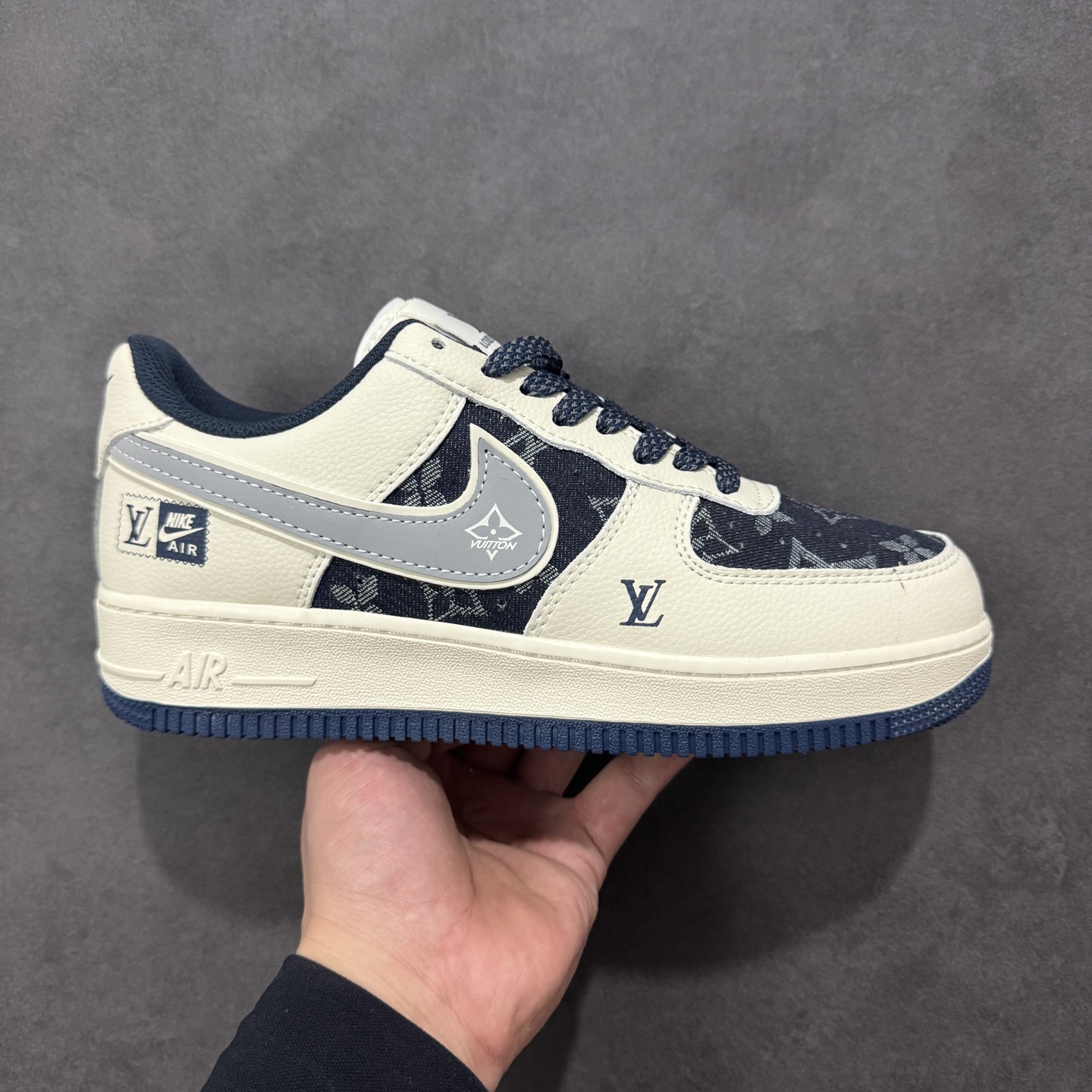 NO:690394,Local store support [customized version] Nike Air Force 1'07 Low LV co-branded beige denim Air Force One low-top casual sneakers XY2025-006 #original last original cardboard Original shoe box Customized hardware accessories Built-in full-length air cushion Original sole Size 36 36.5 37.5 38 38.5 39 40 40.5 41 42  42.5 43 44 44.5 45 Coding: HXSA310320,,louis vuitton19860909本地 支持放店【定制版】Nike Air Force 1'07 Low LV联名 米黑牛仔 空军一号低帮休闲板鞋 XY2025-006 #原楦头原纸板 原装鞋盒 定制五金配件 内置全掌气垫 原厂鞋底 尺码36 36.5 37.5 38 38.5 39 40 40.5 41 42 42.5 43 44 44.5 45 编码:HXSA310320,,louis vuitton,Men's shoes