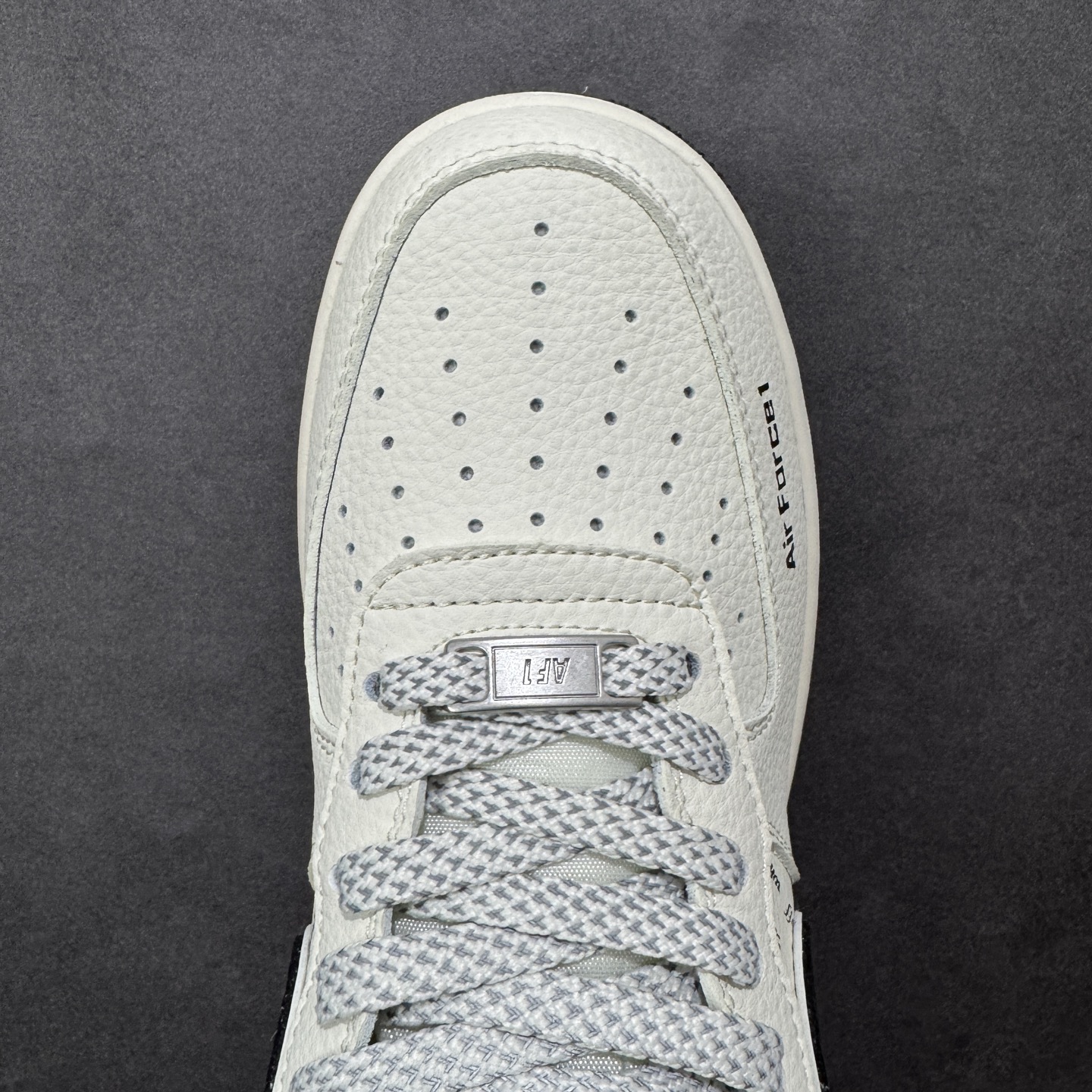 图片[8]-【定制版】Nike Air Force 1\’07 Low 联名 米黑勾 空军一号低帮休闲板鞋 SM6668-117  #原楦头原纸板 原装鞋盒 定制五金配件 内置全掌气垫 原厂鞋底   尺码：36 36.5 37.5 38 38.5 39 40 40.5 41 42 42.5 43 44 44.5 45 编码：HXSA310320-选品中心