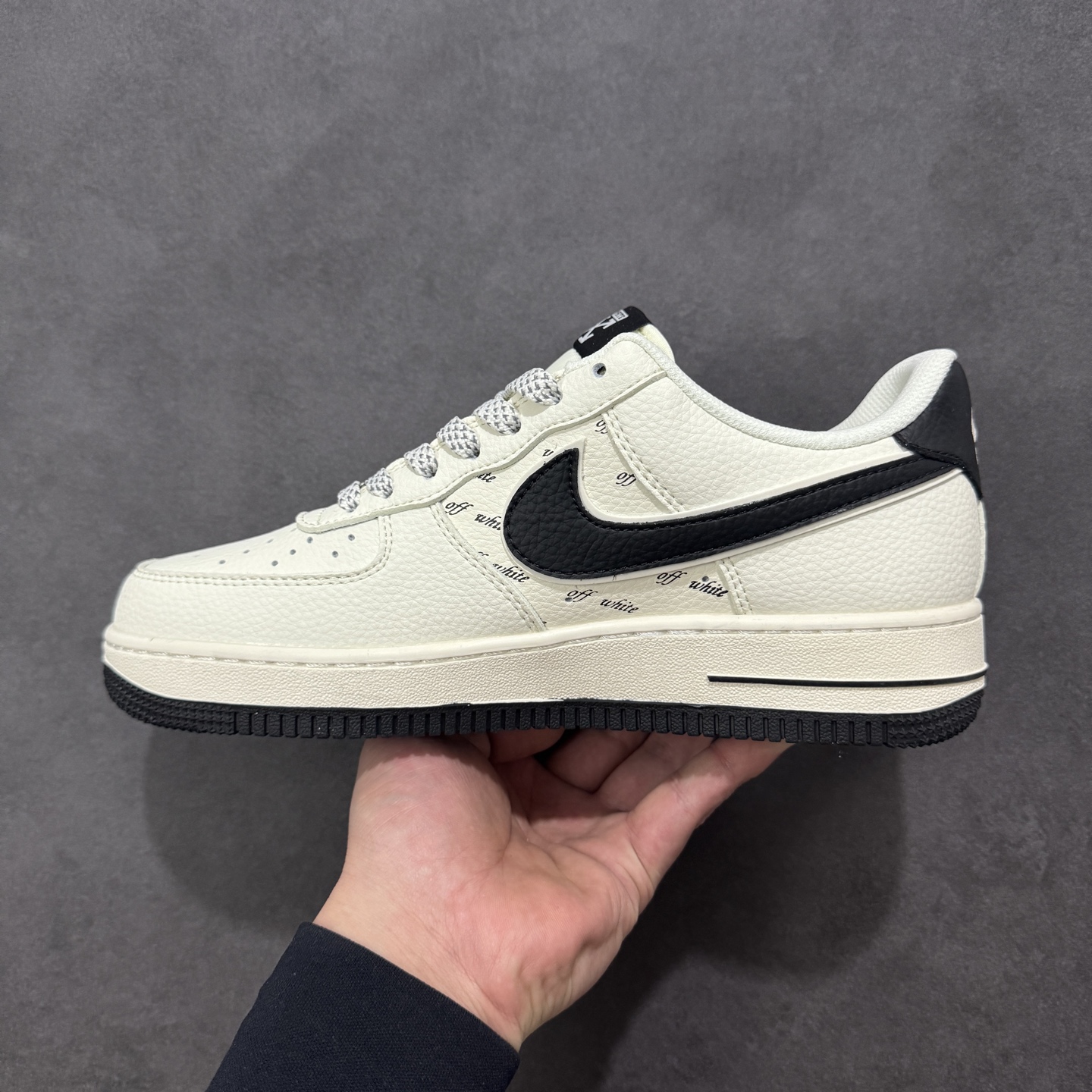 图片[2]-【定制版】Nike Air Force 1\’07 Low 联名 米黑勾 空军一号低帮休闲板鞋 SM6668-117  #原楦头原纸板 原装鞋盒 定制五金配件 内置全掌气垫 原厂鞋底   尺码：36 36.5 37.5 38 38.5 39 40 40.5 41 42 42.5 43 44 44.5 45 编码：HXSA310320-选品中心