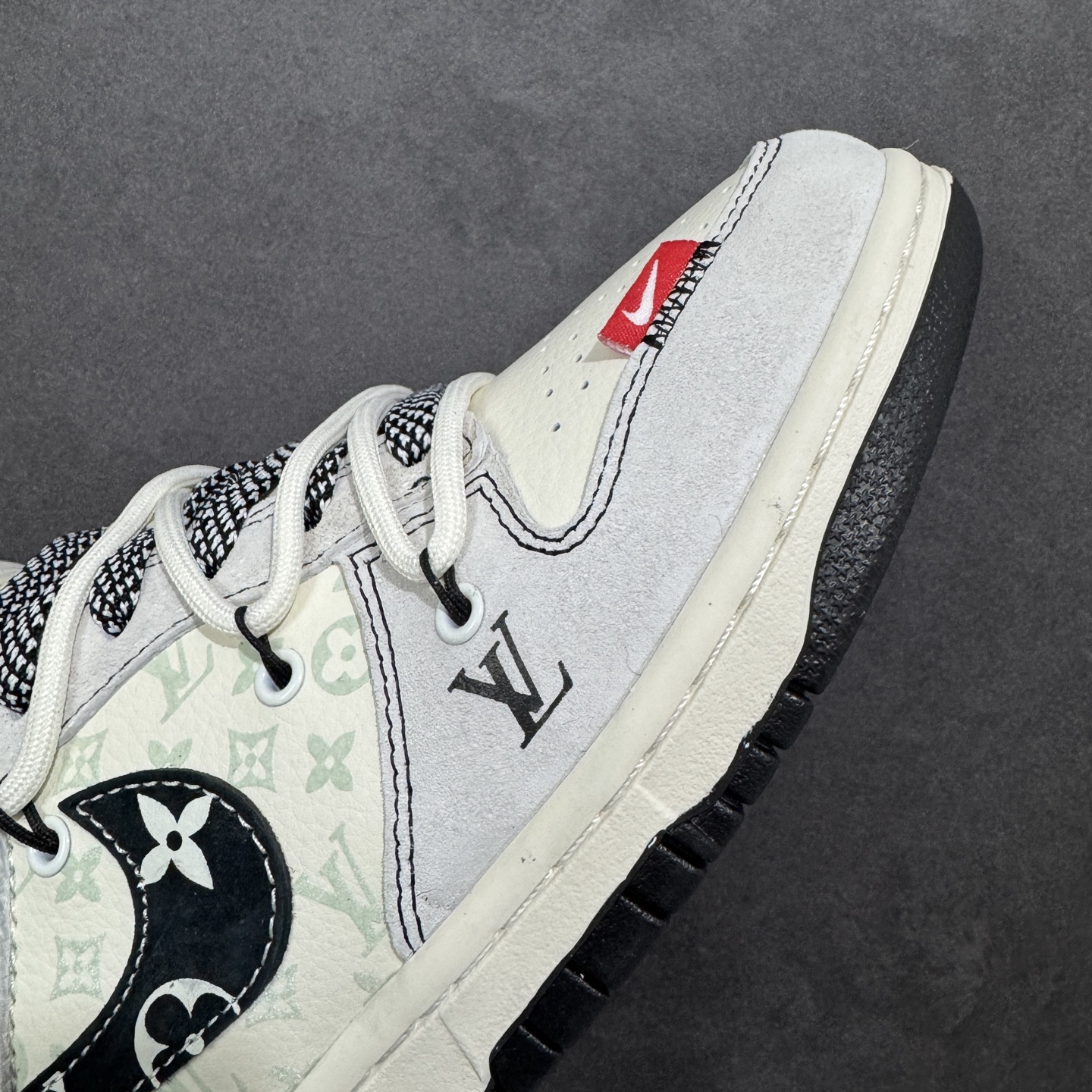 图片[5]-【定制版】Nike SB Dunk Low LV联名款 绑带 高端定制 低帮休闲板鞋  #定制鞋盒 大厂纯原品质出货 超高清洁度 皮料切割干净无任何毛边 细节完美 货号：CX5050-Y50  尺码：36 36.5 37.5 38 38.5 39 40 40.5 41 42 42.5 43 44 44.5 45-选品中心