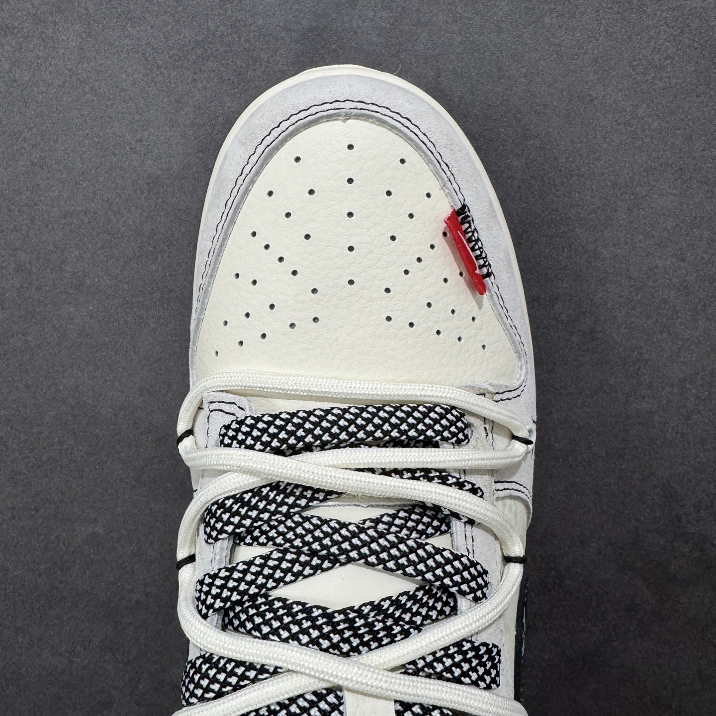 图片[8]-【定制版】Nike SB Dunk Low LV联名款 绑带 高端定制 低帮休闲板鞋  #定制鞋盒 大厂纯原品质出货 超高清洁度 皮料切割干净无任何毛边 细节完美 货号：CX5050-Y50  尺码：36 36.5 37.5 38 38.5 39 40 40.5 41 42 42.5 43 44 44.5 45-选品中心