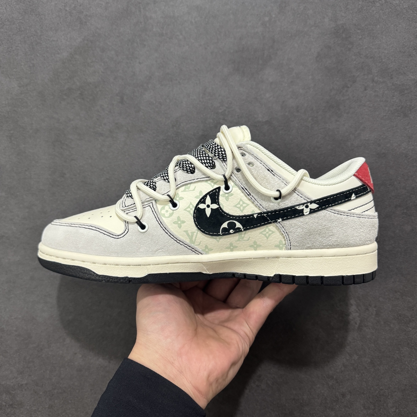 图片[2]-【定制版】Nike SB Dunk Low LV联名款 绑带 高端定制 低帮休闲板鞋  #定制鞋盒 大厂纯原品质出货 超高清洁度 皮料切割干净无任何毛边 细节完美 货号：CX5050-Y50  尺码：36 36.5 37.5 38 38.5 39 40 40.5 41 42 42.5 43 44 44.5 45-选品中心