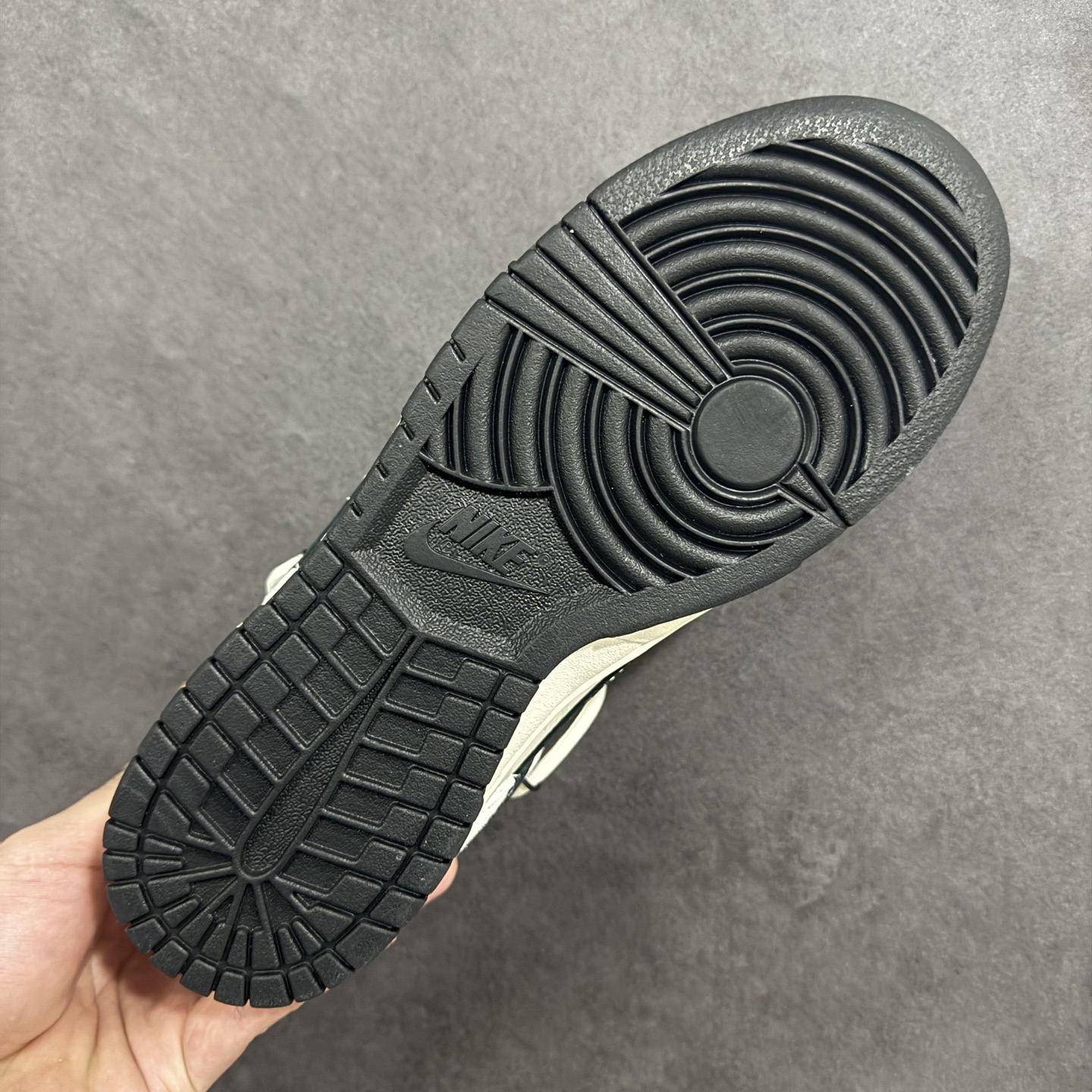 图片[9]-【定制版】Nike SB Dunk Low LV联名款 绑带 高端定制 低帮休闲板鞋  #定制鞋盒 大厂纯原品质出货 超高清洁度 皮料切割干净无任何毛边 细节完美 货号：CX5050-Y50  尺码：36 36.5 37.5 38 38.5 39 40 40.5 41 42 42.5 43 44 44.5 45-选品中心