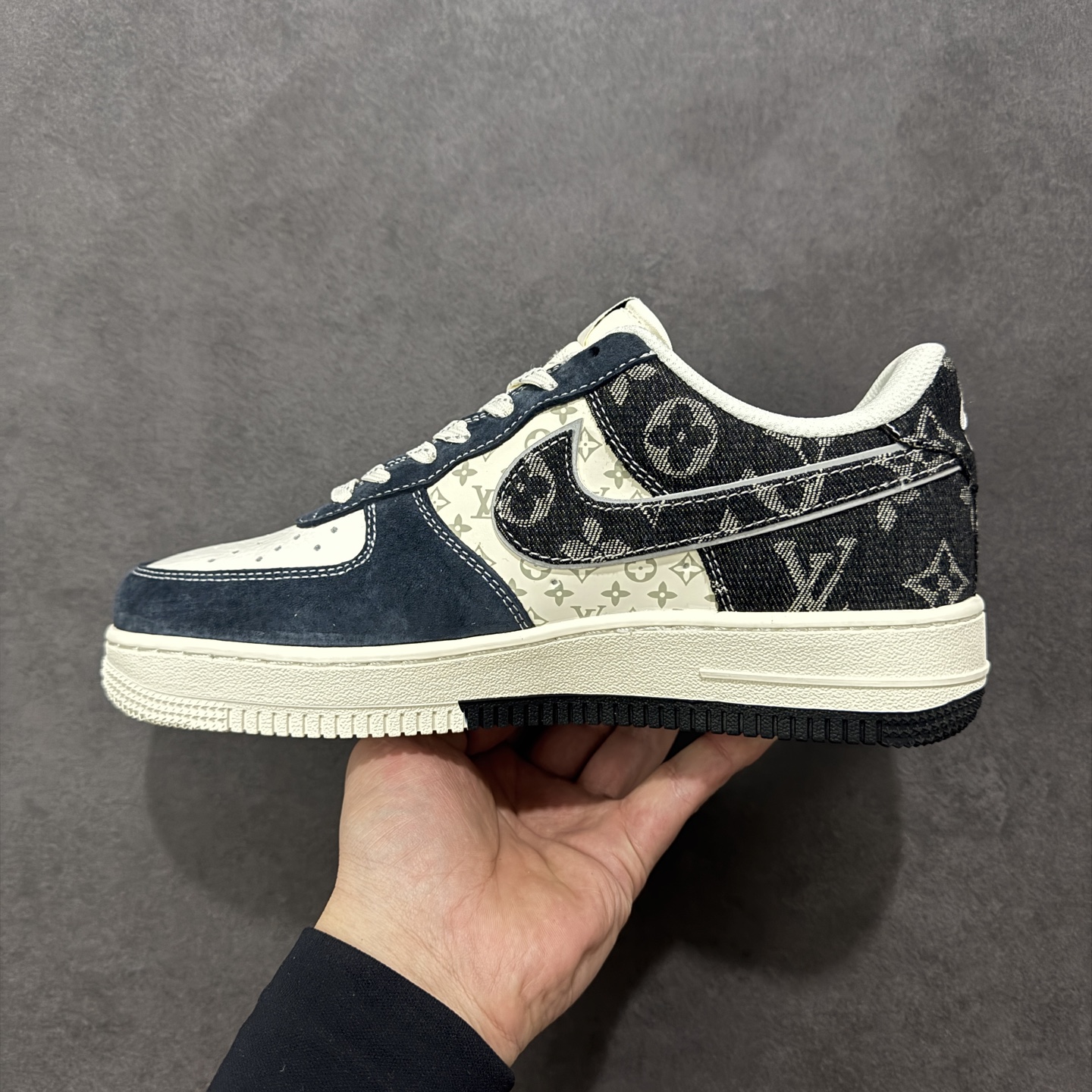 图片[2]-【定制版】Nike Air Force 1 Low 07 LV联名 空军一号低帮板鞋 原楦头原纸板 打造纯正空军版型 专注外贸渠道 全掌内置蜂窝气垫 原盒配件 原厂中底钢印、拉帮完美 货号：KD6699-F04 尺码：36-45-选品中心
