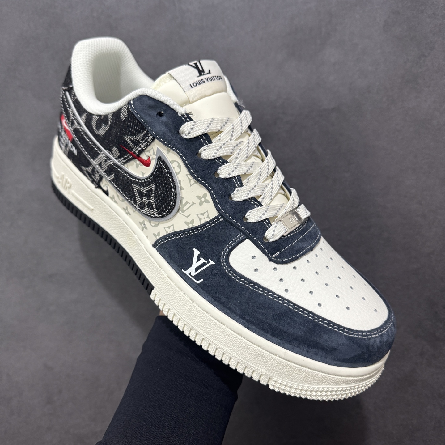 图片[3]-【定制版】Nike Air Force 1 Low 07 LV联名 空军一号低帮板鞋 原楦头原纸板 打造纯正空军版型 专注外贸渠道 全掌内置蜂窝气垫 原盒配件 原厂中底钢印、拉帮完美 货号：KD6699-F04 尺码：36-45-选品中心