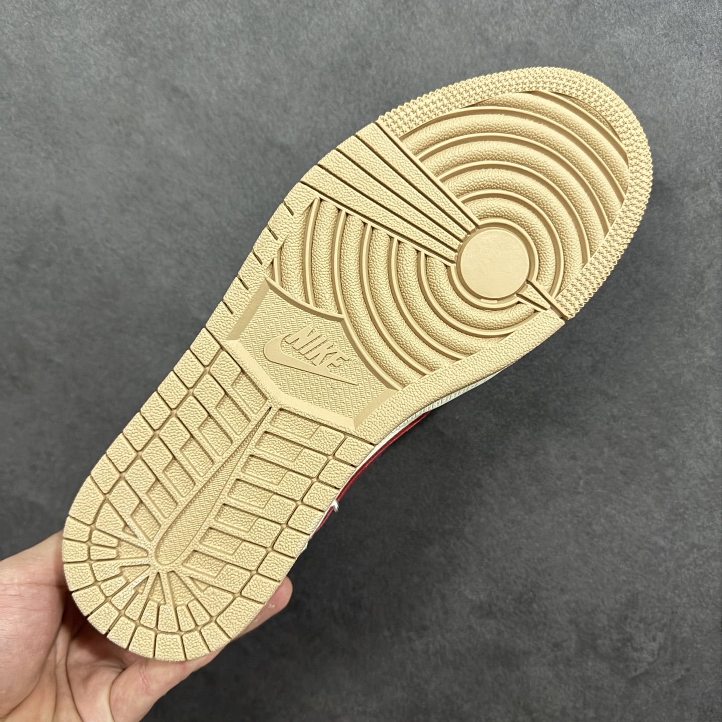 马年限定 TS x Air Jordan AJ1 Low 米白+酒红配色的花纹细节完美融合， 纯原大厂出