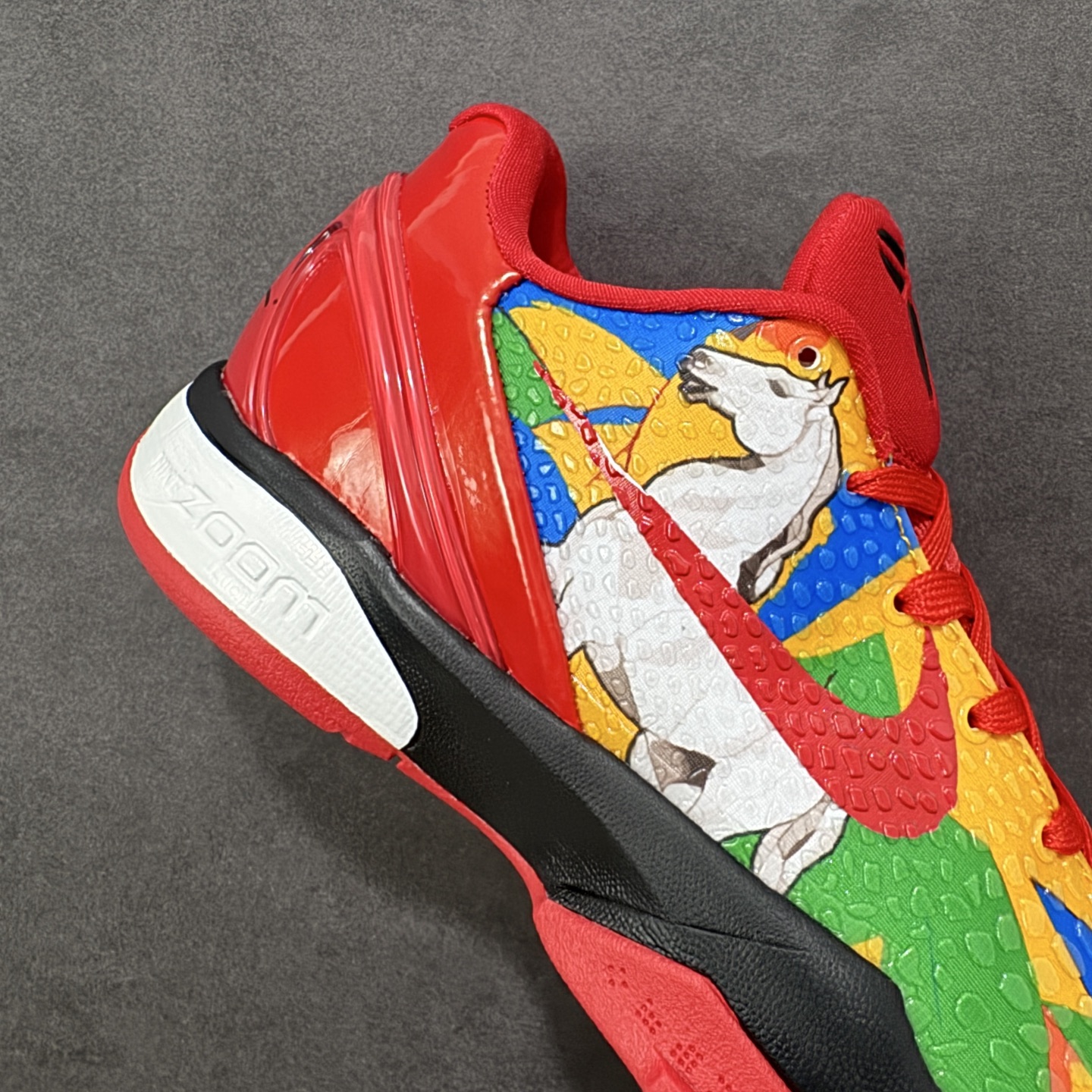 图片[6]-【定制版】Nike Zoom Kobe VI 马年限定 CNY新年款 耐克 科比6代系列 低帮复刻实战运动低帮文化篮球鞋 纯原版本 鞋头和鞋舌采用透气运动网布制成 采用更为挺拔的鞋口设计 为脚踝带来更佳的包裹与支撑感 侧面独特波纹纹理细节 打破了单调 赋予鞋子灵动与活力的视觉体验 货号：CW2190-021 尺码：38-46带半码-选品中心