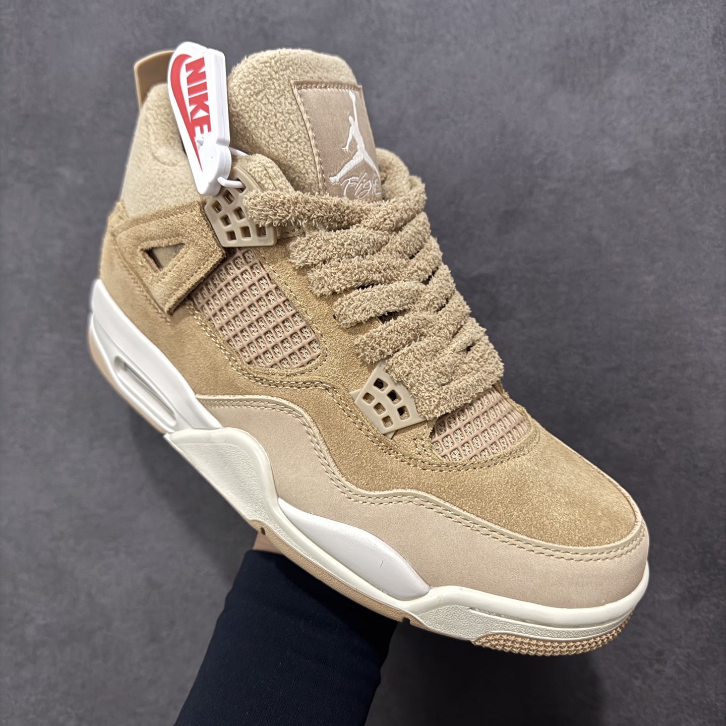 图片[3]-【公司级】Nike Air Jordan 4 Retro 耐克迈克尔·乔丹AJ4代中帮复古休闲运动文化篮球鞋 原厂材料TPU超Q弹网格材质 缜密拉帮及中底钢印细节 组合开窗式气垫大底 货号：HV0823-200 尺码：36 36.5 37.5 38 38.5 39 40 40.5 41 42 42.5 43 44 45 46 47 编码：XSB290300-选品中心