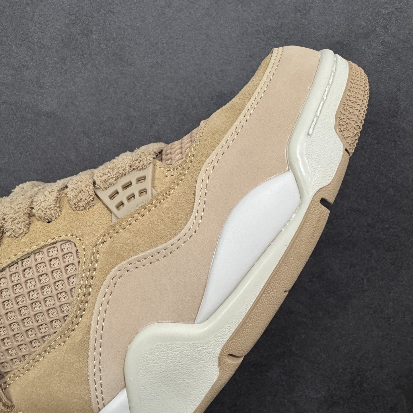 图片[5]-【公司级】Nike Air Jordan 4 Retro 耐克迈克尔·乔丹AJ4代中帮复古休闲运动文化篮球鞋 原厂材料TPU超Q弹网格材质 缜密拉帮及中底钢印细节 组合开窗式气垫大底 货号：HV0823-200 尺码：36 36.5 37.5 38 38.5 39 40 40.5 41 42 42.5 43 44 45 46 47 编码：XSB290300-选品中心