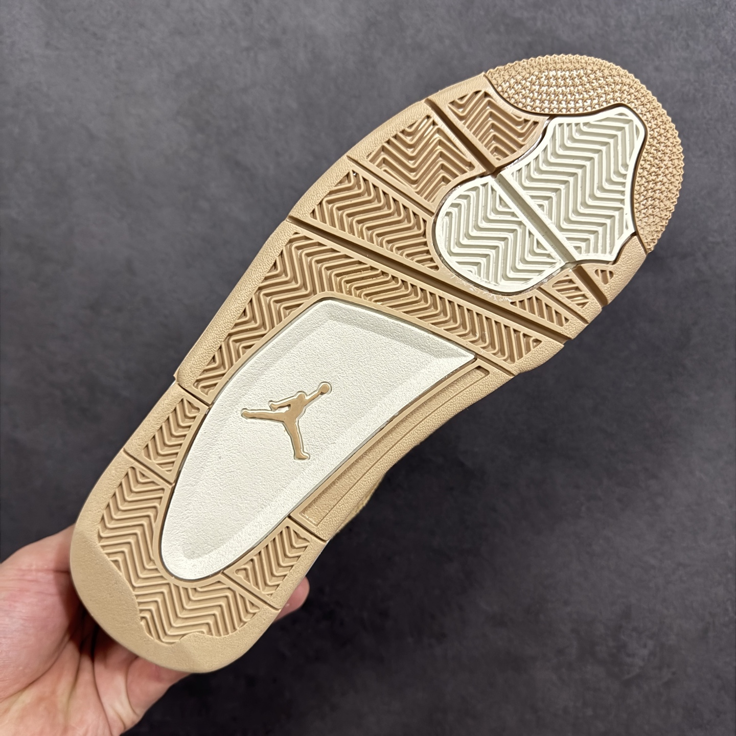 图片[9]-【公司级】Nike Air Jordan 4 Retro 耐克迈克尔·乔丹AJ4代中帮复古休闲运动文化篮球鞋 原厂材料TPU超Q弹网格材质 缜密拉帮及中底钢印细节 组合开窗式气垫大底 货号：HV0823-200 尺码：36 36.5 37.5 38 38.5 39 40 40.5 41 42 42.5 43 44 45 46 47 编码：XSB290300-选品中心