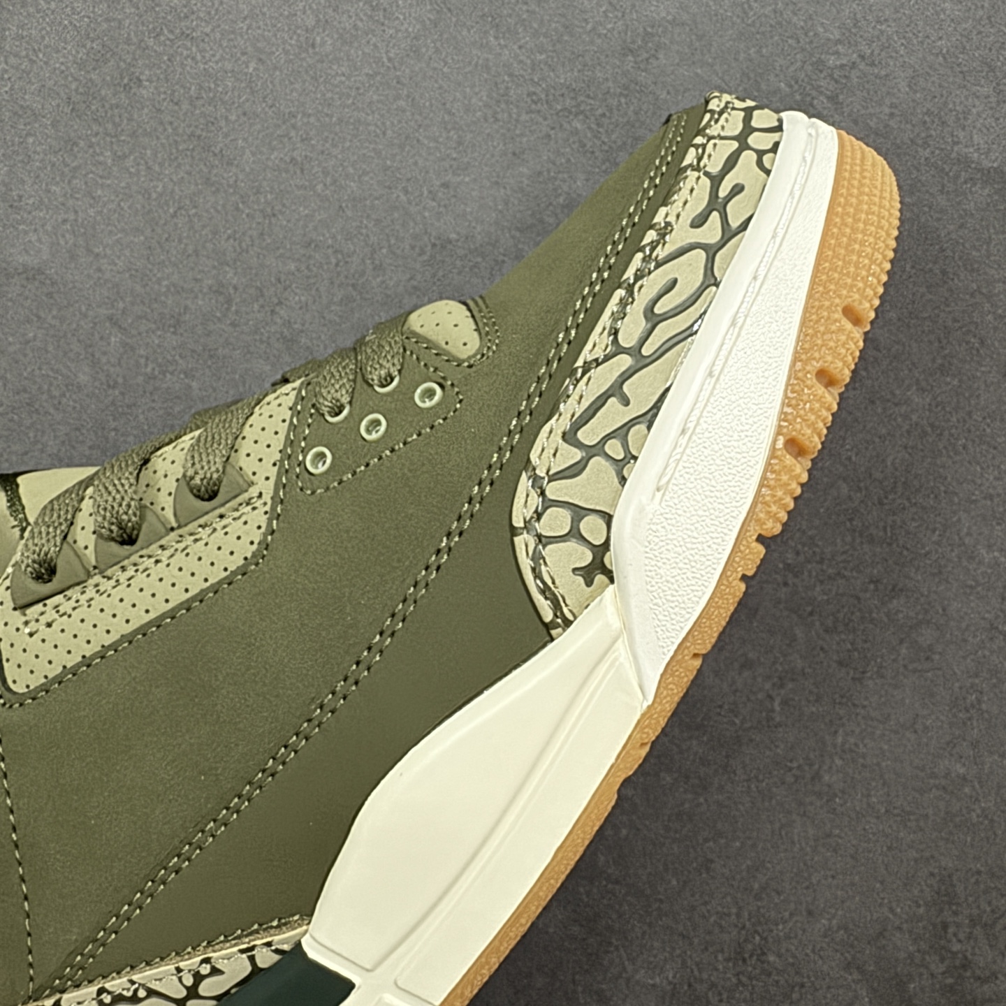 图片[5]-【TNT版本】AJ3 Jordan Air Jordan 3 Retro 复刻纯原大厂出品 莞产纯原出品原装进口皮料 正确荔枝纹路 经典复刻 完美爆裂 正确卡色大底 客供原厂磨具 完美鞋型 鞋舌飞人刺绣精细 欢迎对比\”Nike Air \”Logo 呈现 上脚效果极佳绝对是今年必入的球鞋之一 区别市面小作坊版本 货号：DN3707-202 尺码：36 36.5 37.5 38 38.5 39 40 40.5 41 42 42.5 43 44 45 46 47.5 编码：FRB290300-选品中心