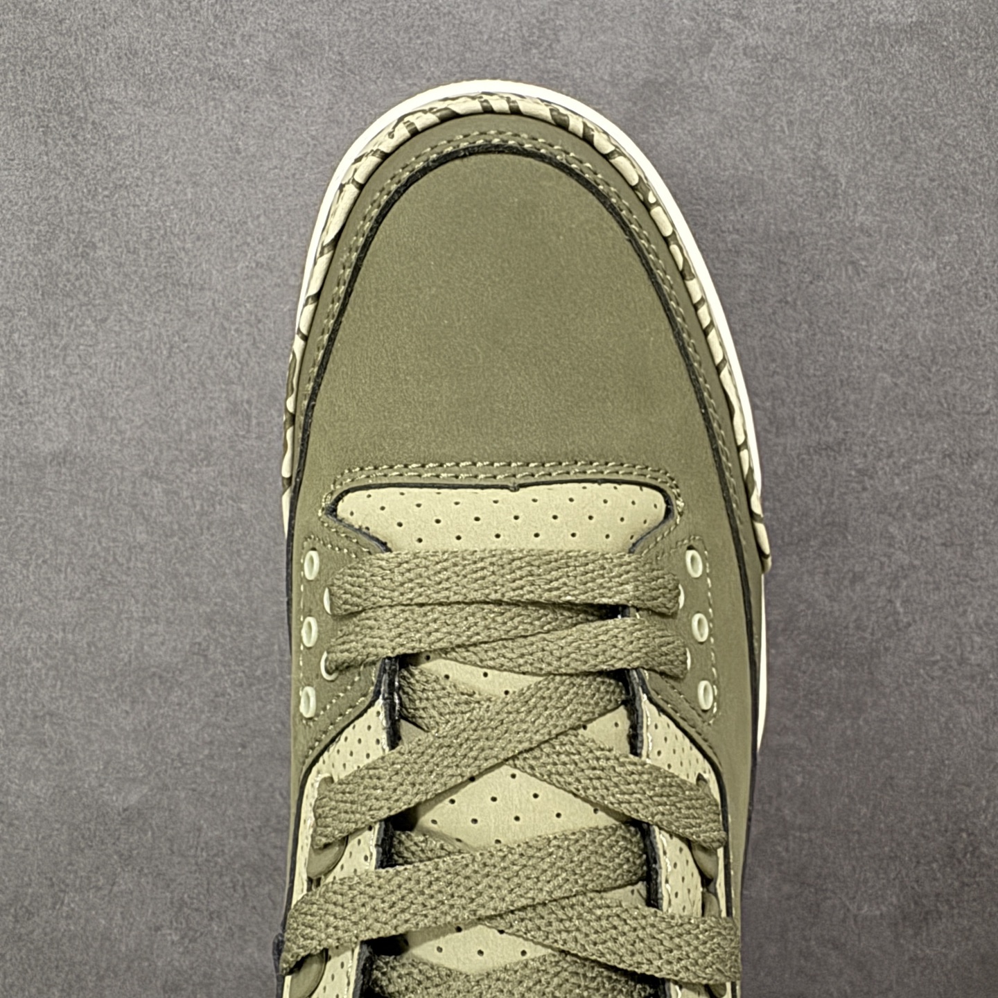 图片[8]-【TNT版本】AJ3 Jordan Air Jordan 3 Retro 复刻纯原大厂出品 莞产纯原出品原装进口皮料 正确荔枝纹路 经典复刻 完美爆裂 正确卡色大底 客供原厂磨具 完美鞋型 鞋舌飞人刺绣精细 欢迎对比\”Nike Air \”Logo 呈现 上脚效果极佳绝对是今年必入的球鞋之一 区别市面小作坊版本 货号：DN3707-202 尺码：36 36.5 37.5 38 38.5 39 40 40.5 41 42 42.5 43 44 45 46 47.5 编码：FRB290300-选品中心