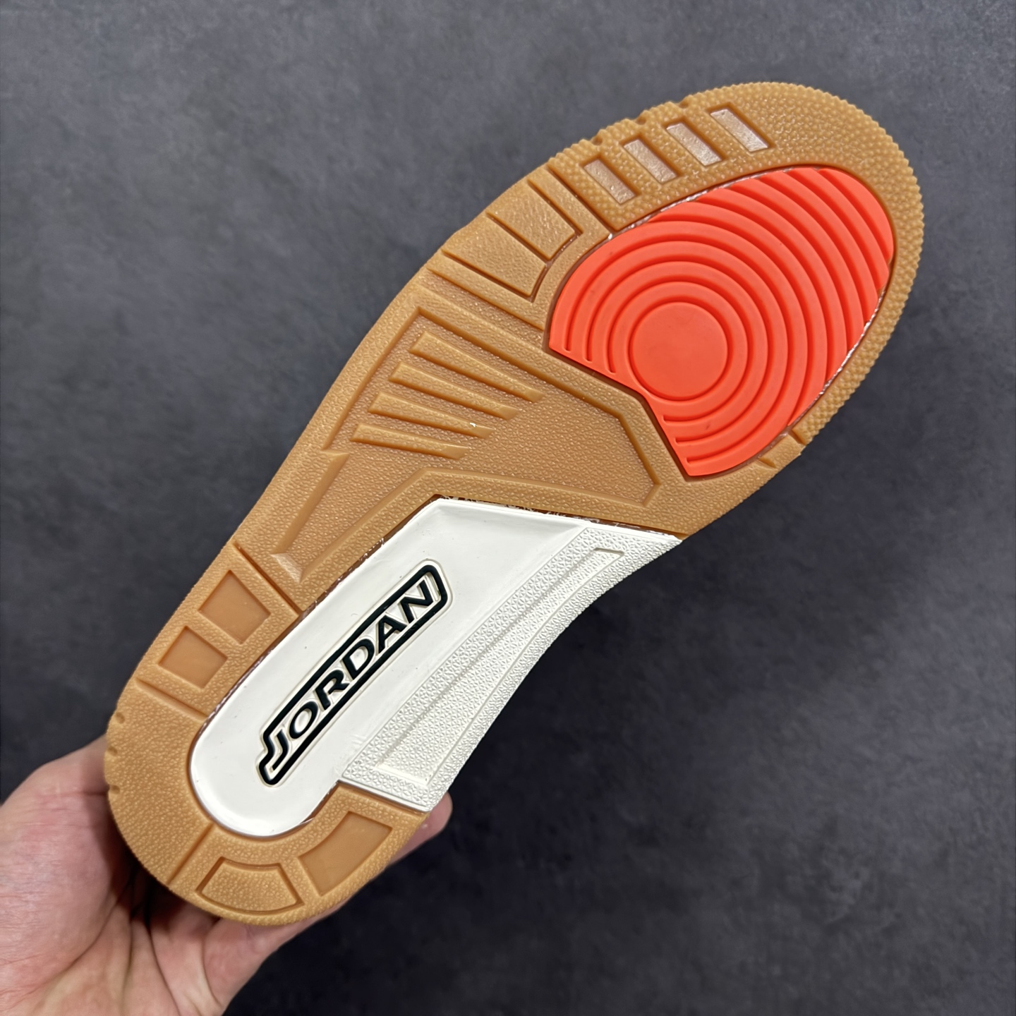 图片[9]-【TNT版本】AJ3 Jordan Air Jordan 3 Retro 复刻纯原大厂出品 莞产纯原出品原装进口皮料 正确荔枝纹路 经典复刻 完美爆裂 正确卡色大底 客供原厂磨具 完美鞋型 鞋舌飞人刺绣精细 欢迎对比\”Nike Air \”Logo 呈现 上脚效果极佳绝对是今年必入的球鞋之一 区别市面小作坊版本 货号：DN3707-202 尺码：36 36.5 37.5 38 38.5 39 40 40.5 41 42 42.5 43 44 45 46 47.5 编码：FRB290300-选品中心