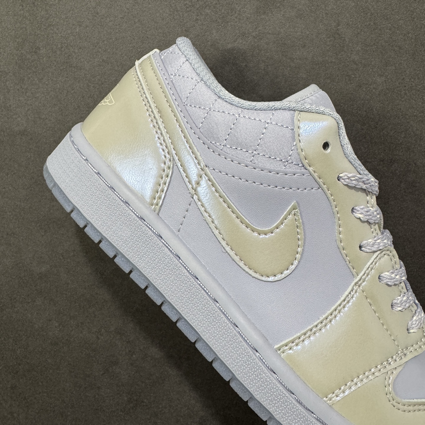 图片[6]-【H11版本】耐克Nike Air Jordan 1 AJ1经典复古经典低帮百搭文化篮球鞋 IM5129-010 公司级真标半码制#原档案原数据开发版型#采用荔枝纹头层皮革鞋面材质#原厂立体填充鞋舌海绵#中底注胶孔及缜密中底拉帮工艺#原数据开发模具大底 尺码：35.5 36 36.5 37.5 38 38.5 39 40 40.5 41 42 42.5 43 44 44.5 45 46 47.5 编码：H11B270280-选品中心