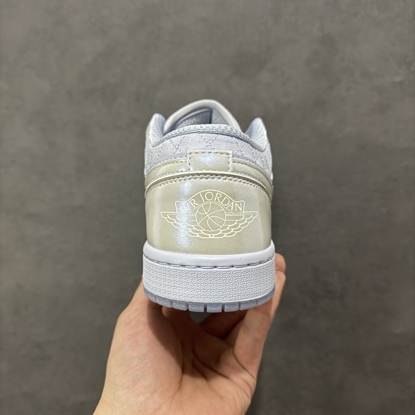 图片[4]-【H11版本】耐克Nike Air Jordan 1 AJ1经典复古经典低帮百搭文化篮球鞋 IM5129-010 公司级真标半码制#原档案原数据开发版型#采用荔枝纹头层皮革鞋面材质#原厂立体填充鞋舌海绵#中底注胶孔及缜密中底拉帮工艺#原数据开发模具大底 尺码：35.5 36 36.5 37.5 38 38.5 39 40 40.5 41 42 42.5 43 44 44.5 45 46 47.5 编码：H11B270280-选品中心