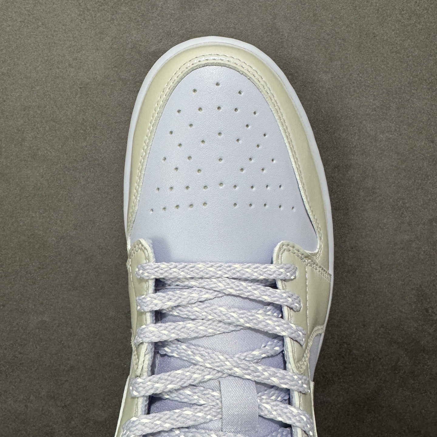 图片[8]-【H11版本】耐克Nike Air Jordan 1 AJ1经典复古经典低帮百搭文化篮球鞋 IM5129-010 公司级真标半码制#原档案原数据开发版型#采用荔枝纹头层皮革鞋面材质#原厂立体填充鞋舌海绵#中底注胶孔及缜密中底拉帮工艺#原数据开发模具大底 尺码：35.5 36 36.5 37.5 38 38.5 39 40 40.5 41 42 42.5 43 44 44.5 45 46 47.5 编码：H11B270280-选品中心