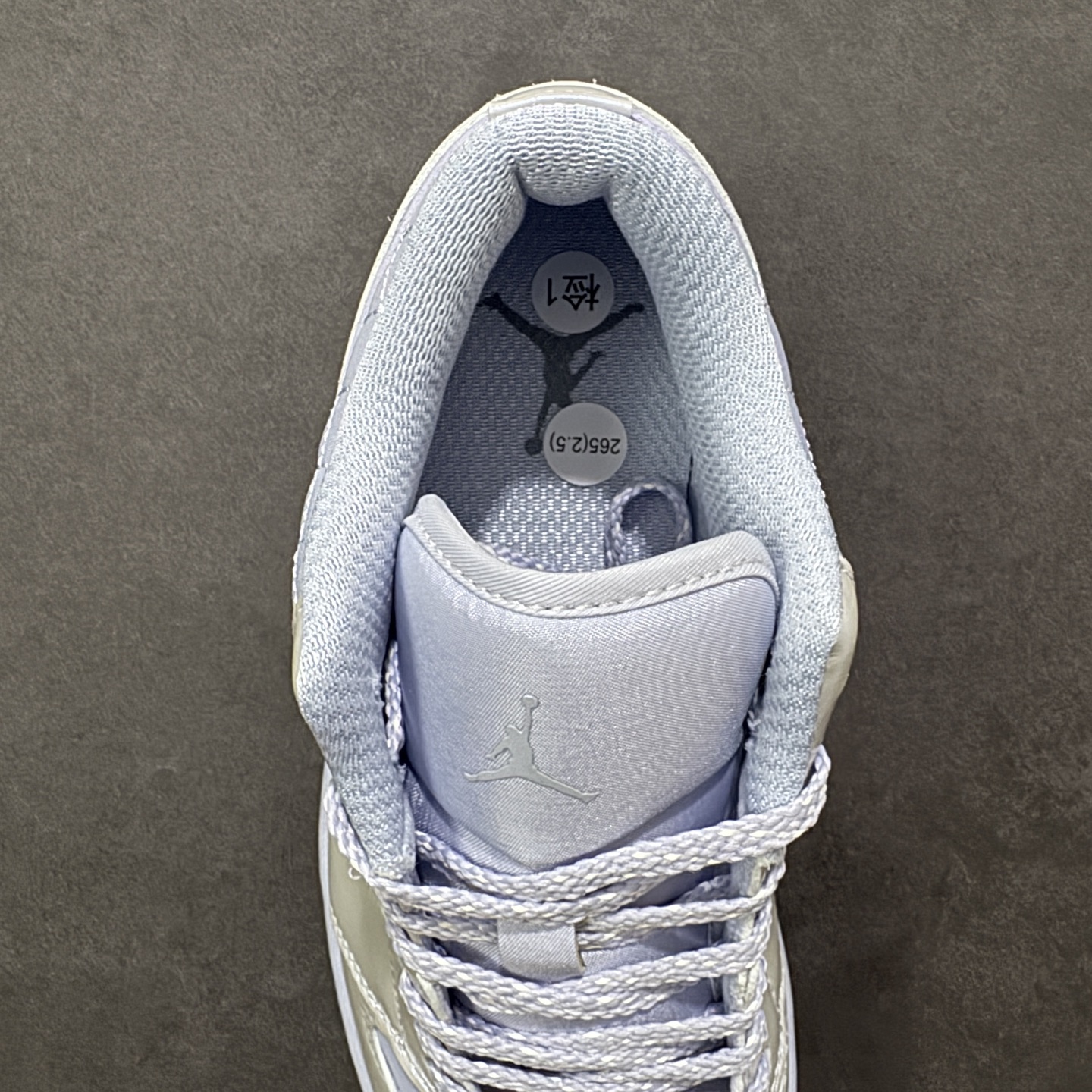 图片[7]-【H11版本】耐克Nike Air Jordan 1 AJ1经典复古经典低帮百搭文化篮球鞋 IM5129-010 公司级真标半码制#原档案原数据开发版型#采用荔枝纹头层皮革鞋面材质#原厂立体填充鞋舌海绵#中底注胶孔及缜密中底拉帮工艺#原数据开发模具大底 尺码：35.5 36 36.5 37.5 38 38.5 39 40 40.5 41 42 42.5 43 44 44.5 45 46 47.5 编码：H11B270280-选品中心