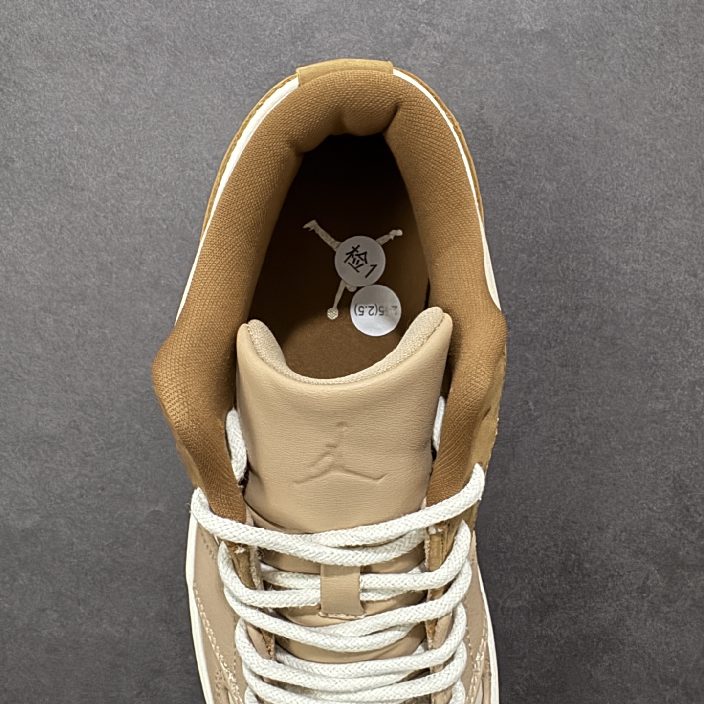 图片[7]-【H11版本】耐克Nike Air Jordan 1 AJ1经典复古经典低帮百搭文化篮球鞋 HF5753-221 公司级真标半码制#原档案原数据开发版型#采用荔枝纹头层皮革鞋面材质#原厂立体填充鞋舌海绵#中底注胶孔及缜密中底拉帮工艺#原数据开发模具大底 尺码：35.5 36 36.5 37.5 38 38.5 39 40 40.5 41 42 42.5 43 44 44.5 45 46 47.5 编码：H11B270280-选品中心