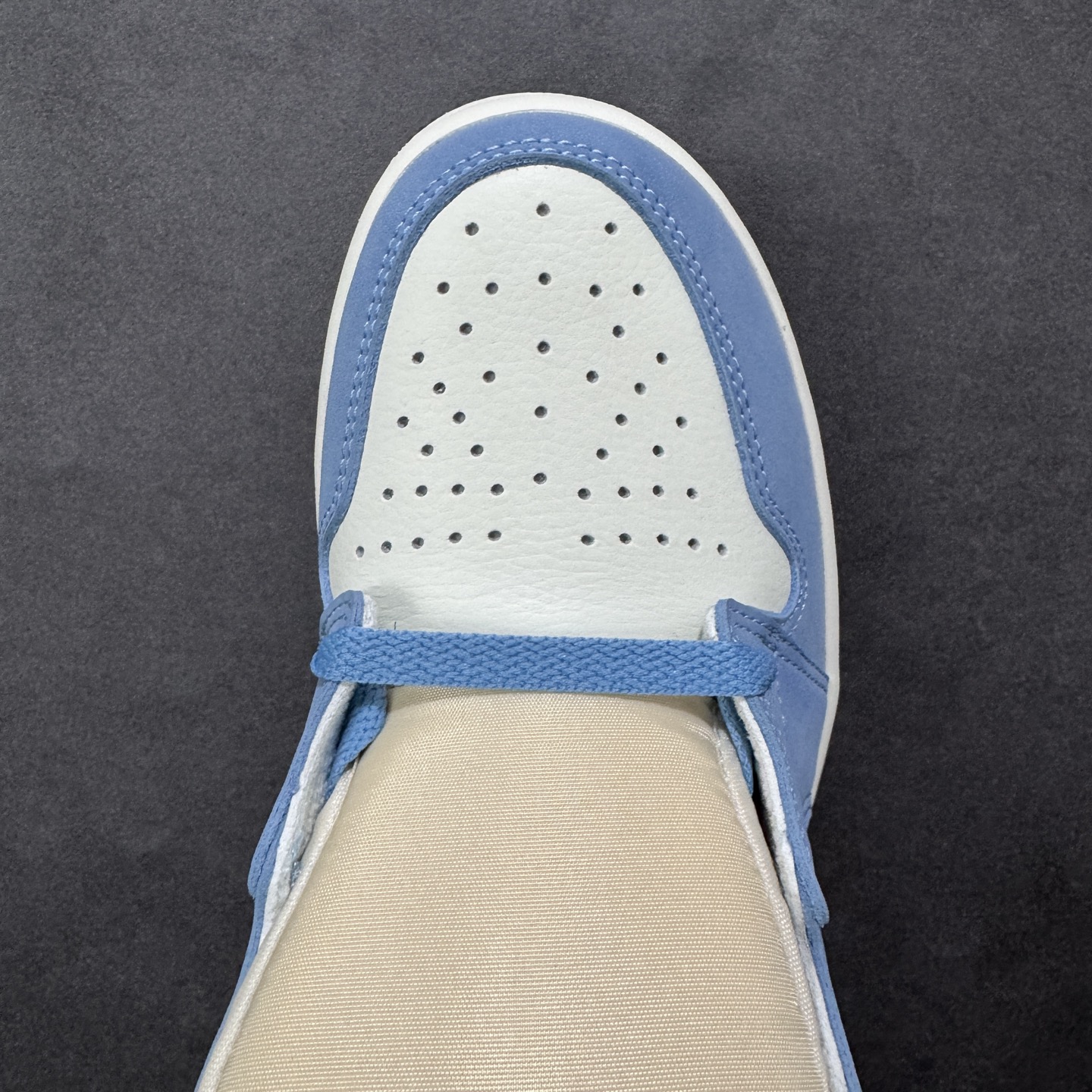 图片[8]-【清远TS版】Nike Air Jordan aj1 Retro High OG 百搭休闲文化运动篮球鞋 口碑AJ大厂出品 全系列原楦原纸板开发 原厂头层皮料加持 原厂定型后跟完美效果 裁片超高清洁度 针车 细节到位 性价比十足💪🏻 货号：FD2596-400 尺码：36-48.5（半）-选品中心