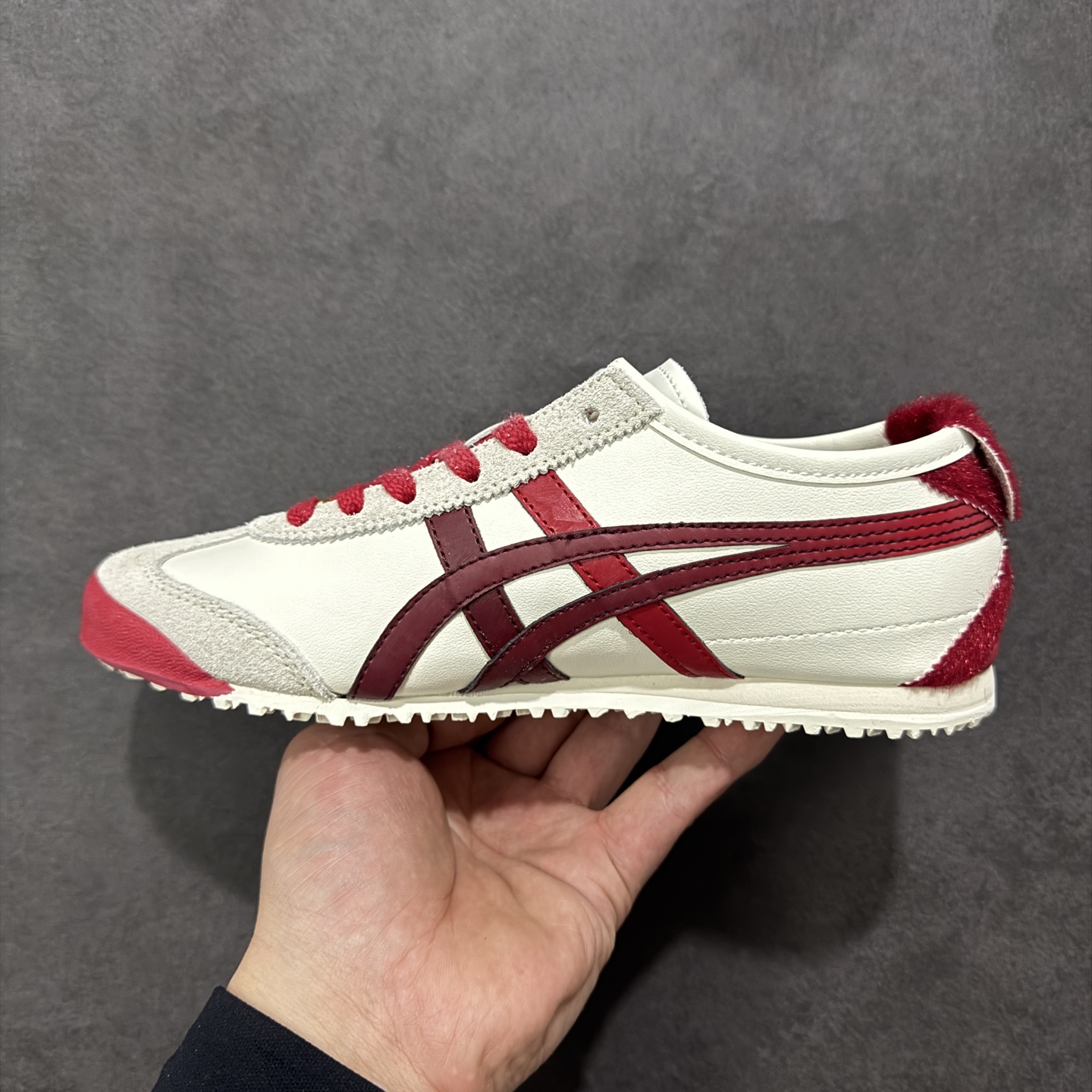 图片[2]-【公司级】Onitsuka Tiger MEXICO 66 VIN百搭单品 马年限定 板鞋 MEXICO 66是鬼冢虎旗下最经典的款式，李小龙最喜欢的一款训练鞋休闲鞋！鞋身特有的虎爪造型LOGO，辨识度非常高！更是由偶像明星李宇春等人代言，成为越来越流行的休闲鞋选择 货号：1183C600-100 尺码：36 37 38 39 40.5 41.5 42 43.5 44 45 编码：FSB220230-选品中心