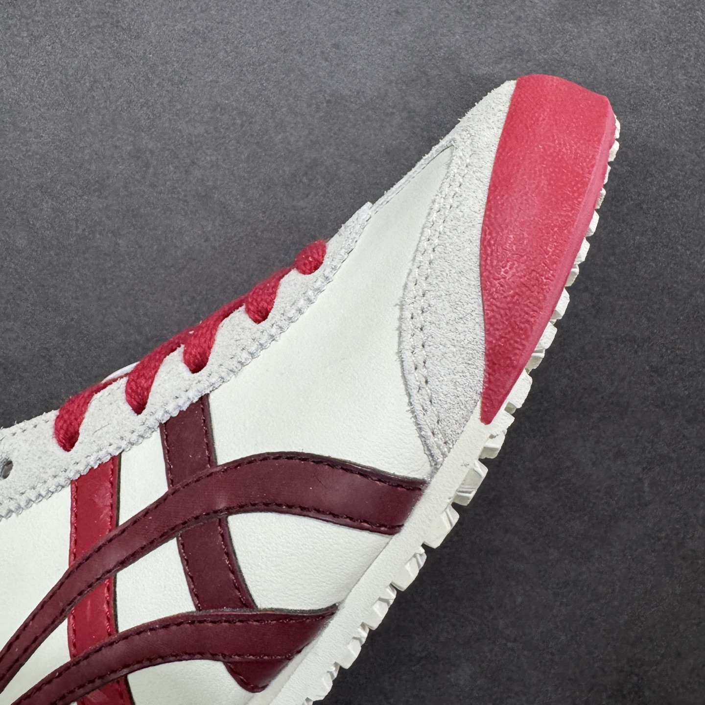 图片[5]-【公司级】Onitsuka Tiger MEXICO 66 VIN百搭单品 马年限定 板鞋 MEXICO 66是鬼冢虎旗下最经典的款式，李小龙最喜欢的一款训练鞋休闲鞋！鞋身特有的虎爪造型LOGO，辨识度非常高！更是由偶像明星李宇春等人代言，成为越来越流行的休闲鞋选择 货号：1183C600-100 尺码：36 37 38 39 40.5 41.5 42 43.5 44 45 编码：FSB220230-选品中心