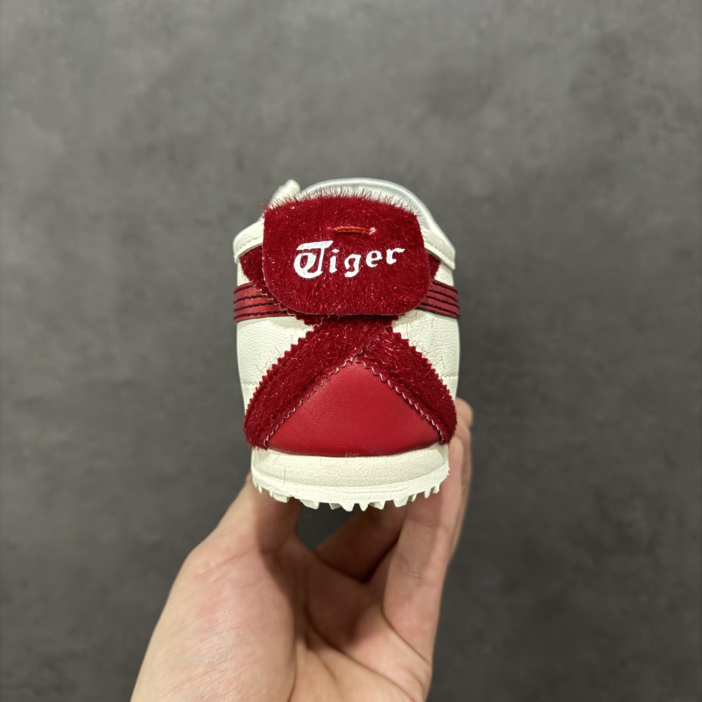 图片[4]-【公司级】Onitsuka Tiger MEXICO 66 VIN百搭单品 马年限定 板鞋 MEXICO 66是鬼冢虎旗下最经典的款式，李小龙最喜欢的一款训练鞋休闲鞋！鞋身特有的虎爪造型LOGO，辨识度非常高！更是由偶像明星李宇春等人代言，成为越来越流行的休闲鞋选择 货号：1183C600-100 尺码：36 37 38 39 40.5 41.5 42 43.5 44 45 编码：FSB220230-选品中心