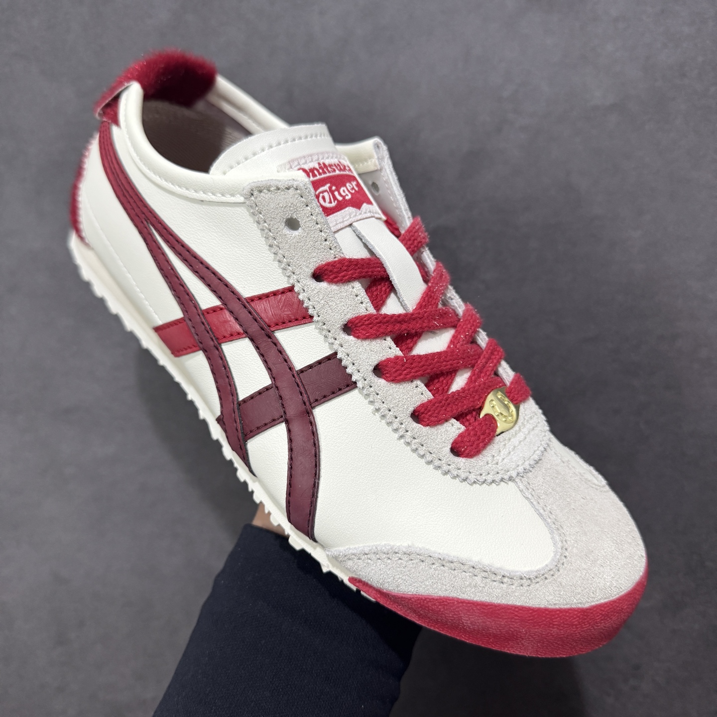 图片[3]-【公司级】Onitsuka Tiger MEXICO 66 VIN百搭单品 马年限定 板鞋 MEXICO 66是鬼冢虎旗下最经典的款式，李小龙最喜欢的一款训练鞋休闲鞋！鞋身特有的虎爪造型LOGO，辨识度非常高！更是由偶像明星李宇春等人代言，成为越来越流行的休闲鞋选择 货号：1183C600-100 尺码：36 37 38 39 40.5 41.5 42 43.5 44 45 编码：FSB220230-选品中心