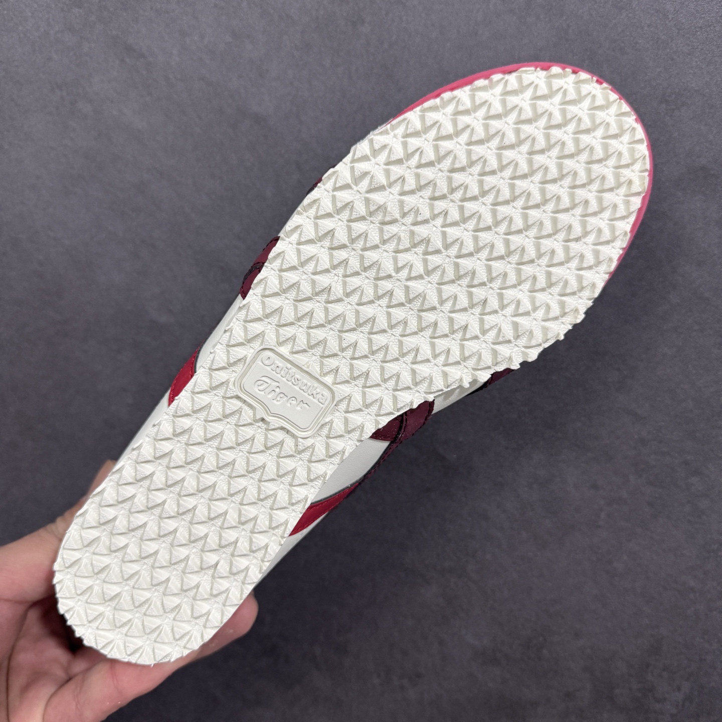 图片[9]-【公司级】Onitsuka Tiger MEXICO 66 VIN百搭单品 马年限定 板鞋 MEXICO 66是鬼冢虎旗下最经典的款式，李小龙最喜欢的一款训练鞋休闲鞋！鞋身特有的虎爪造型LOGO，辨识度非常高！更是由偶像明星李宇春等人代言，成为越来越流行的休闲鞋选择 货号：1183C600-100 尺码：36 37 38 39 40.5 41.5 42 43.5 44 45 编码：FSB220230-选品中心