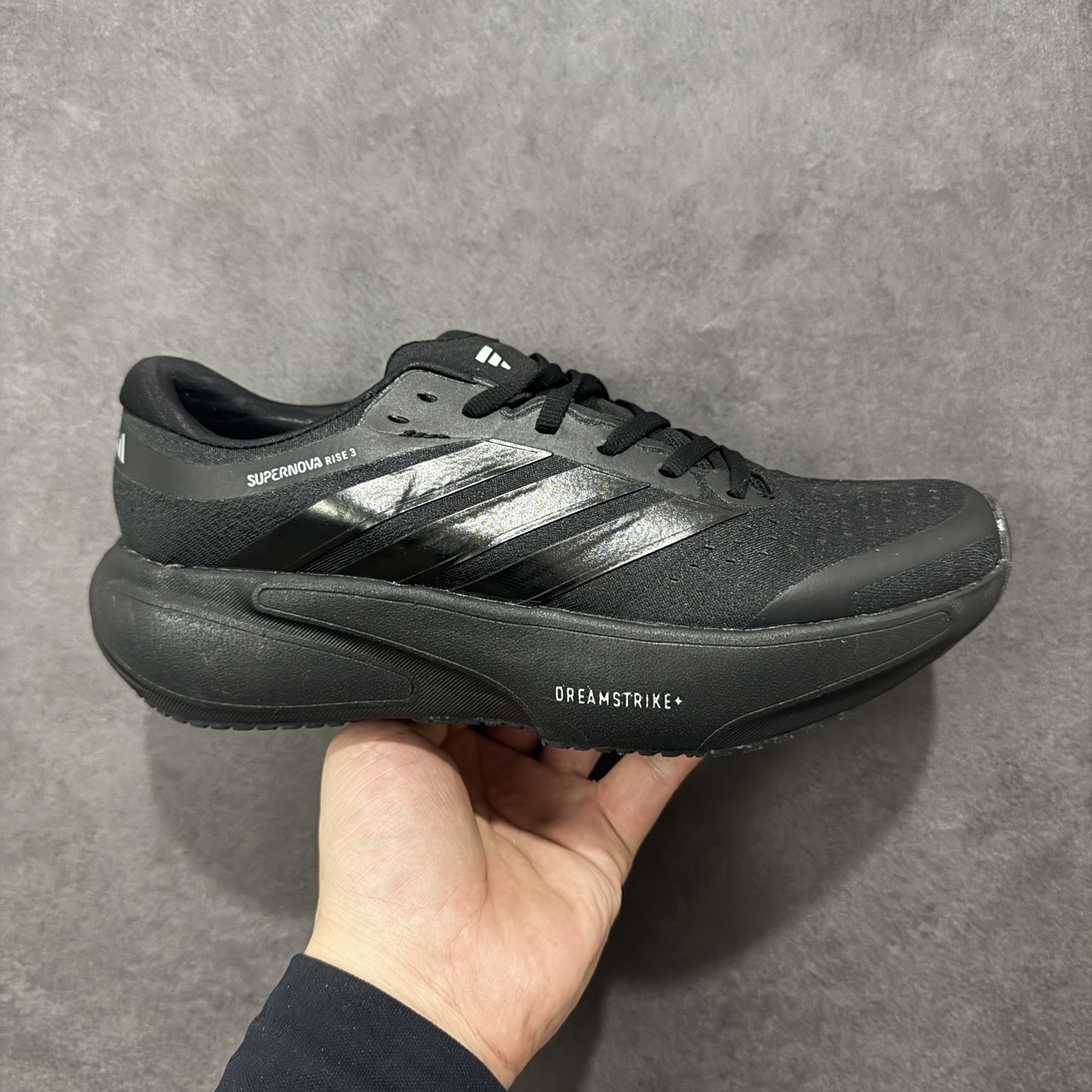 【公司级】Adidas Supernova Rise 3 阿迪达斯 减震回弹 运动透气休闲跑步鞋 货号：KK1204 尺码：36 36.5 37 38 38.5 39 40 40.5 41 42 42.5 43 44 45 编码：JJB240250-选品中心