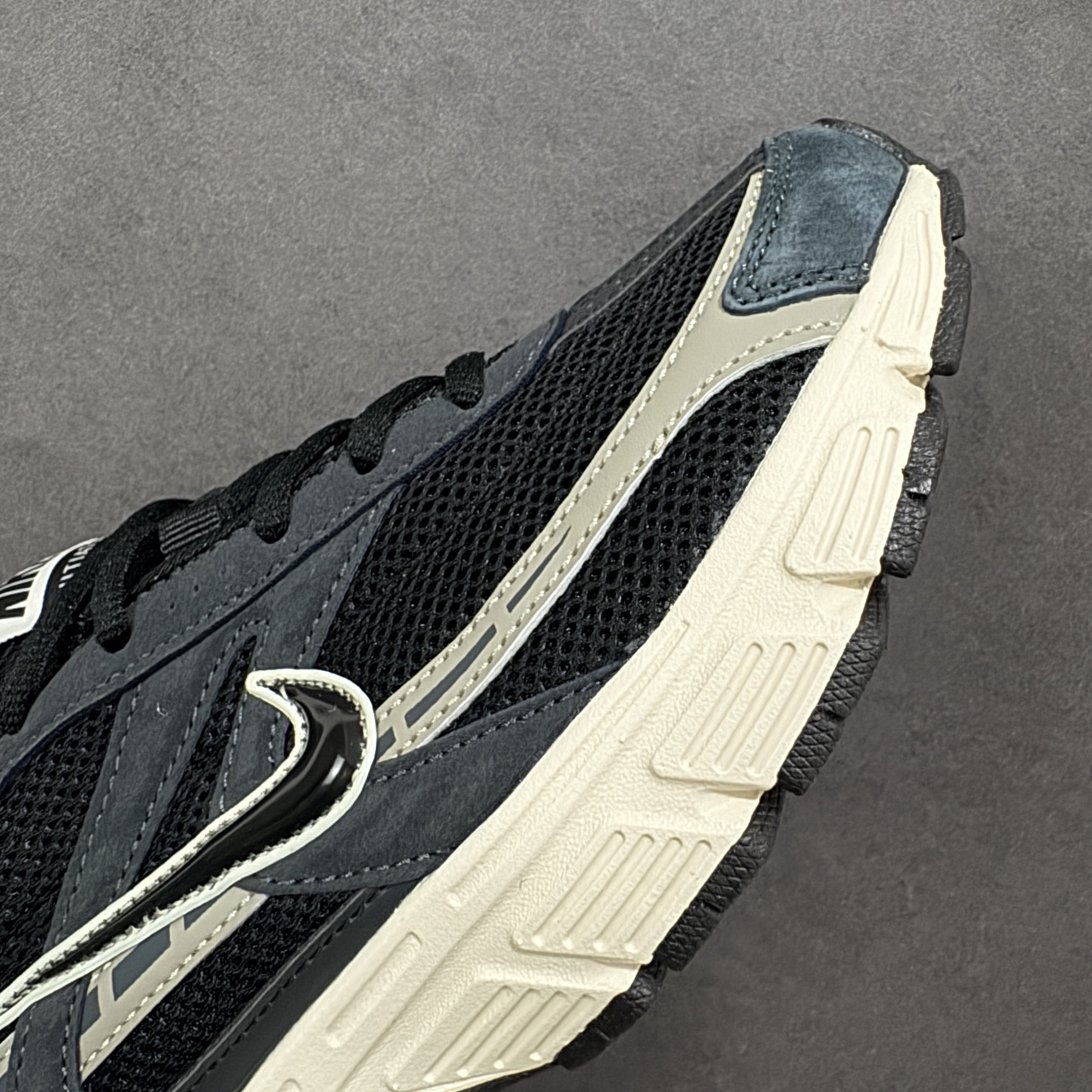 图片[5]-【公司级】NK Initiator 创始者系列 黑灰银 复古运动舒适网布休闲跑步鞋 Ins爆火全新韩系古着风 回味经典 采用透气网眼鞋面和支撑覆盖层 自然运动设计的Phlyon中底用于缓冲 BRS 1000碳橡胶外底具有轻质柔韧性 牵引力和耐用性 货号：IB4339-026 尺码：36 36.5 37.5 38 38.5 39 40 40.5 41 42 42.5 43 44 45 编码：LDSB220230-选品中心