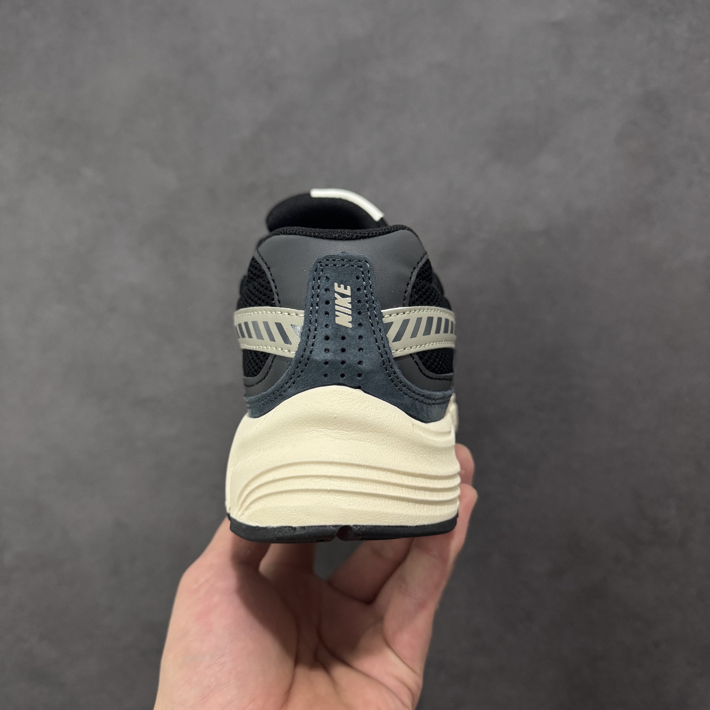 图片[4]-【公司级】NK Initiator 创始者系列 黑灰银 复古运动舒适网布休闲跑步鞋 Ins爆火全新韩系古着风 回味经典 采用透气网眼鞋面和支撑覆盖层 自然运动设计的Phlyon中底用于缓冲 BRS 1000碳橡胶外底具有轻质柔韧性 牵引力和耐用性 货号：IB4339-026 尺码：36 36.5 37.5 38 38.5 39 40 40.5 41 42 42.5 43 44 45 编码：LDSB220230-选品中心