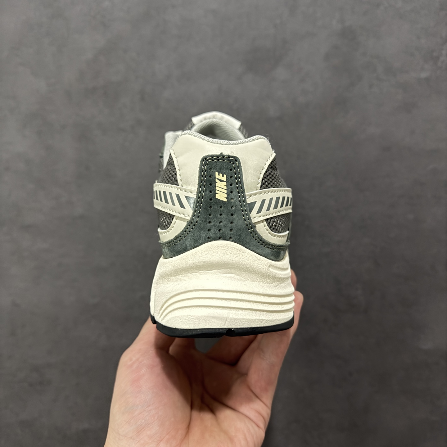 图片[4]-【公司级】NK Initiator 创始者系列 复古运动舒适网布休闲跑步鞋 Ins爆火全新韩系古着风 回味经典 采用透气网眼鞋面和支撑覆盖层 自然运动设计的Phlyon中底用于缓冲 BRS 1000碳橡胶外底具有轻质柔韧性 牵引力和耐用性 货号：IB4339-025 尺码：36 36.5 37.5 38 38.5 39 40 40.5 41 42 42.5 43 44 45 编码：LDSB220230-选品中心