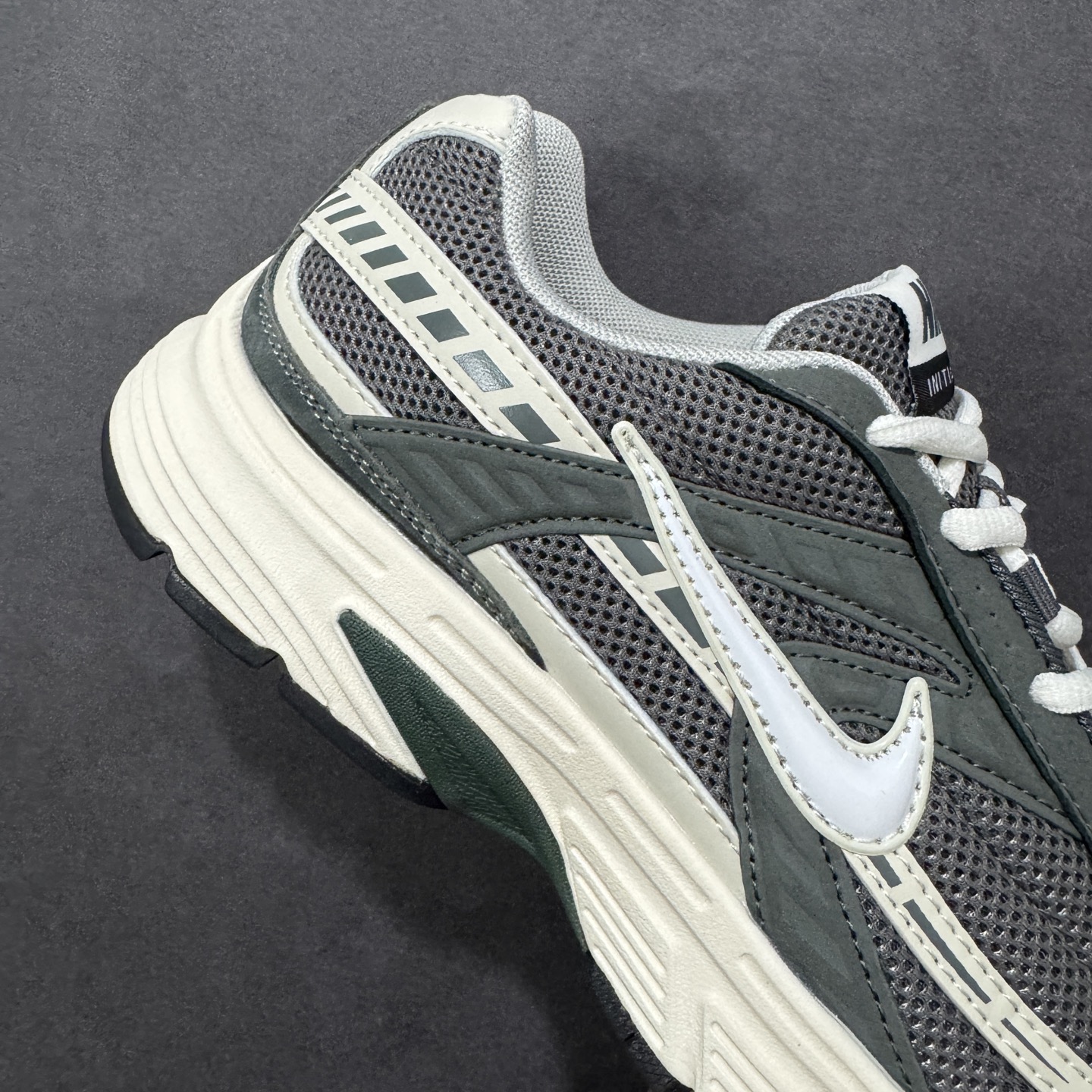 图片[6]-【公司级】NK Initiator 创始者系列 复古运动舒适网布休闲跑步鞋 Ins爆火全新韩系古着风 回味经典 采用透气网眼鞋面和支撑覆盖层 自然运动设计的Phlyon中底用于缓冲 BRS 1000碳橡胶外底具有轻质柔韧性 牵引力和耐用性 货号：IB4339-025 尺码：36 36.5 37.5 38 38.5 39 40 40.5 41 42 42.5 43 44 45 编码：LDSB220230-选品中心