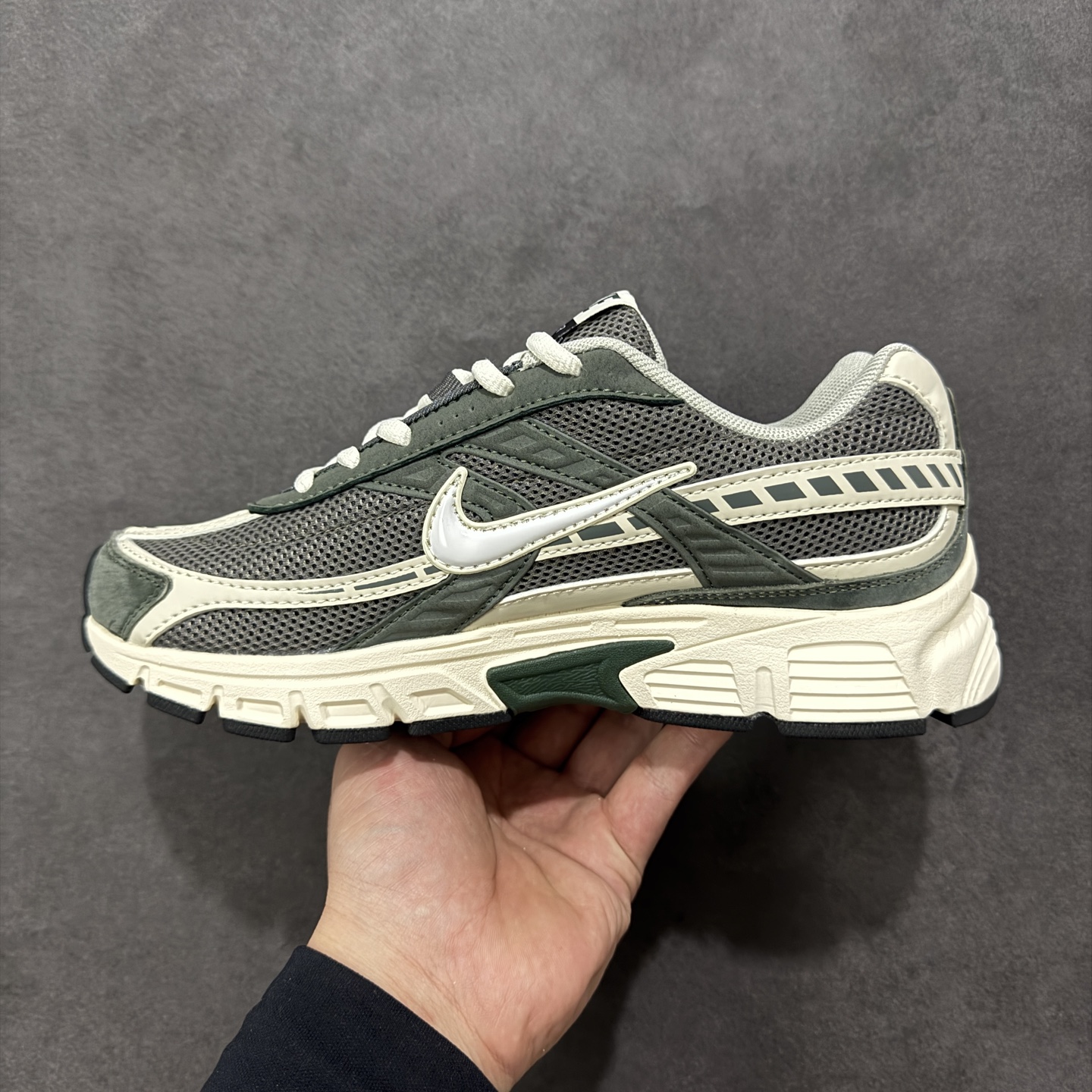 图片[2]-【公司级】NK Initiator 创始者系列 复古运动舒适网布休闲跑步鞋 Ins爆火全新韩系古着风 回味经典 采用透气网眼鞋面和支撑覆盖层 自然运动设计的Phlyon中底用于缓冲 BRS 1000碳橡胶外底具有轻质柔韧性 牵引力和耐用性 货号：IB4339-025 尺码：36 36.5 37.5 38 38.5 39 40 40.5 41 42 42.5 43 44 45 编码：LDSB220230-选品中心