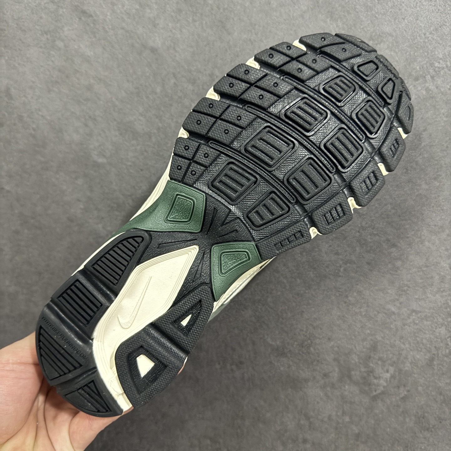 图片[9]-【公司级】NK Initiator 创始者系列 复古运动舒适网布休闲跑步鞋 Ins爆火全新韩系古着风 回味经典 采用透气网眼鞋面和支撑覆盖层 自然运动设计的Phlyon中底用于缓冲 BRS 1000碳橡胶外底具有轻质柔韧性 牵引力和耐用性 货号：IB4339-025 尺码：36 36.5 37.5 38 38.5 39 40 40.5 41 42 42.5 43 44 45 编码：LDSB220230-选品中心